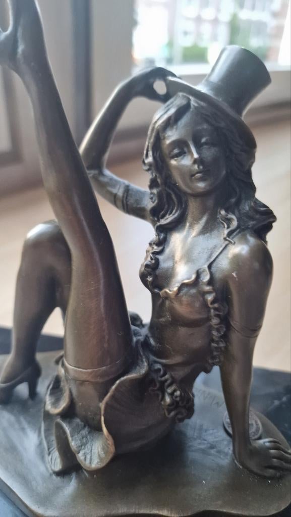 Prachtig Bronzen Beeld 'Cabaret Danseres' – Gesigneerd Milo, Antiek en Kunst, Kunst | Beelden en Houtsnijwerken, Ophalen of Verzenden