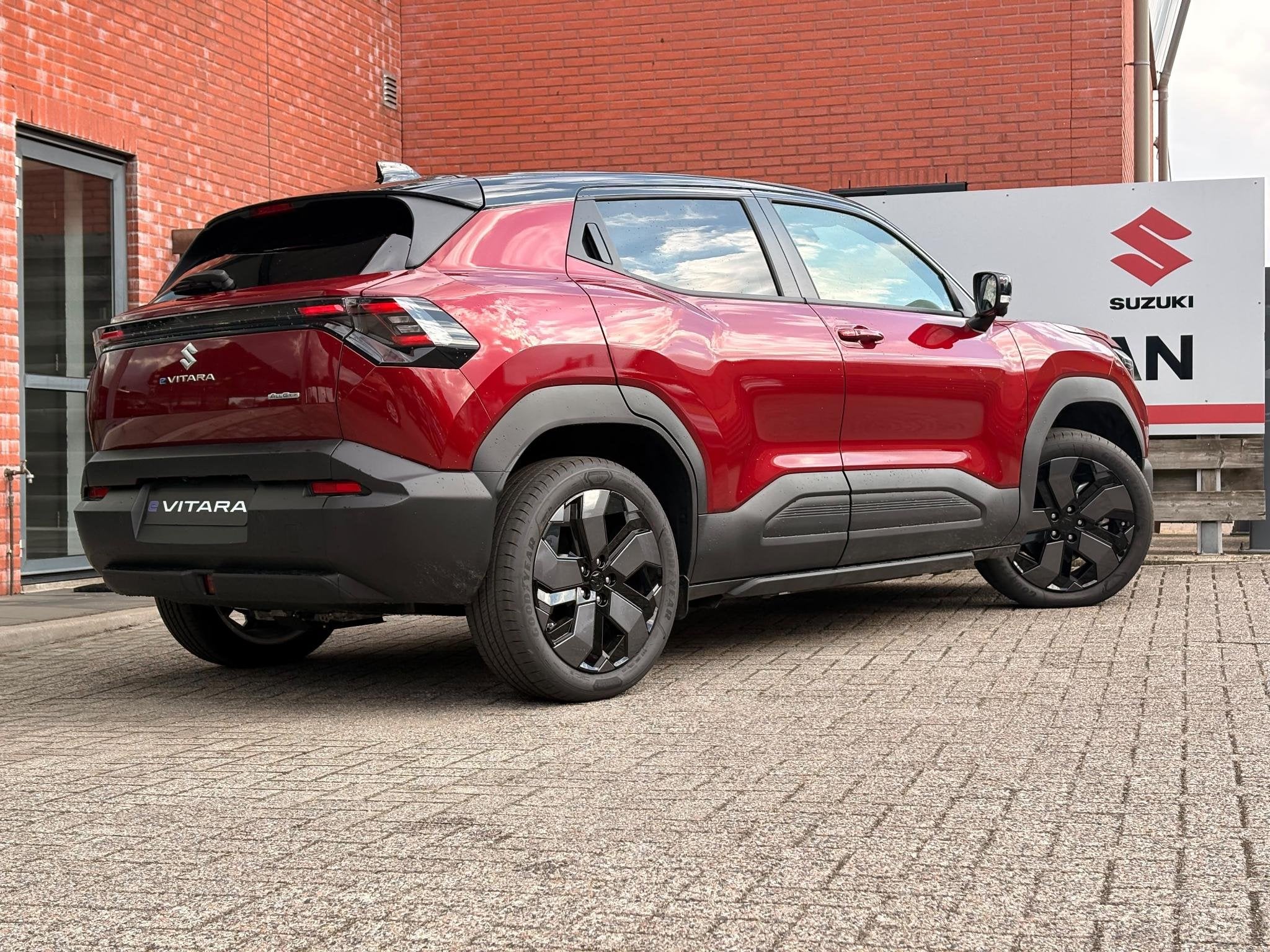 Suzuki e VITARA Style Allgrip-e 61 kWh Panoramadak | Stoel/S, Auto's, Automaat, Gebruikt, 750 kg, Leder en Stof