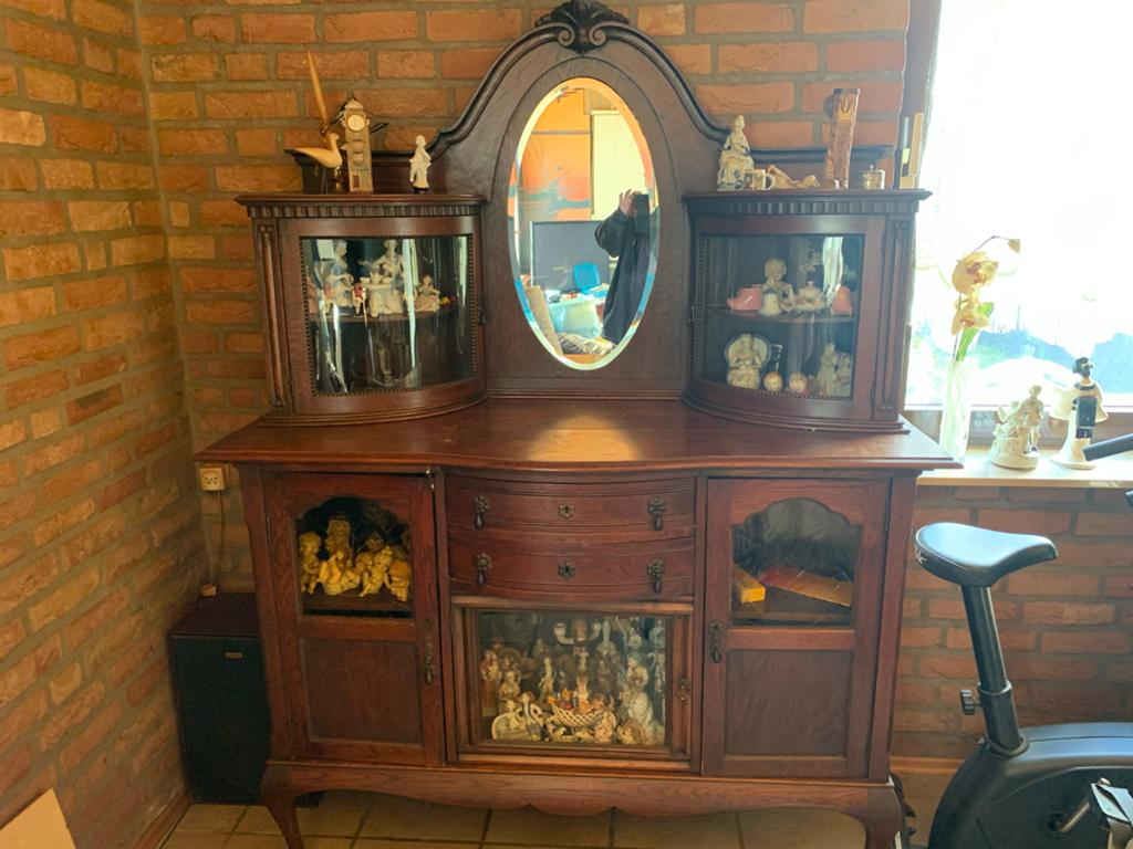 Antiek dressoir met spiegel en vitrinekasten, Ophalen