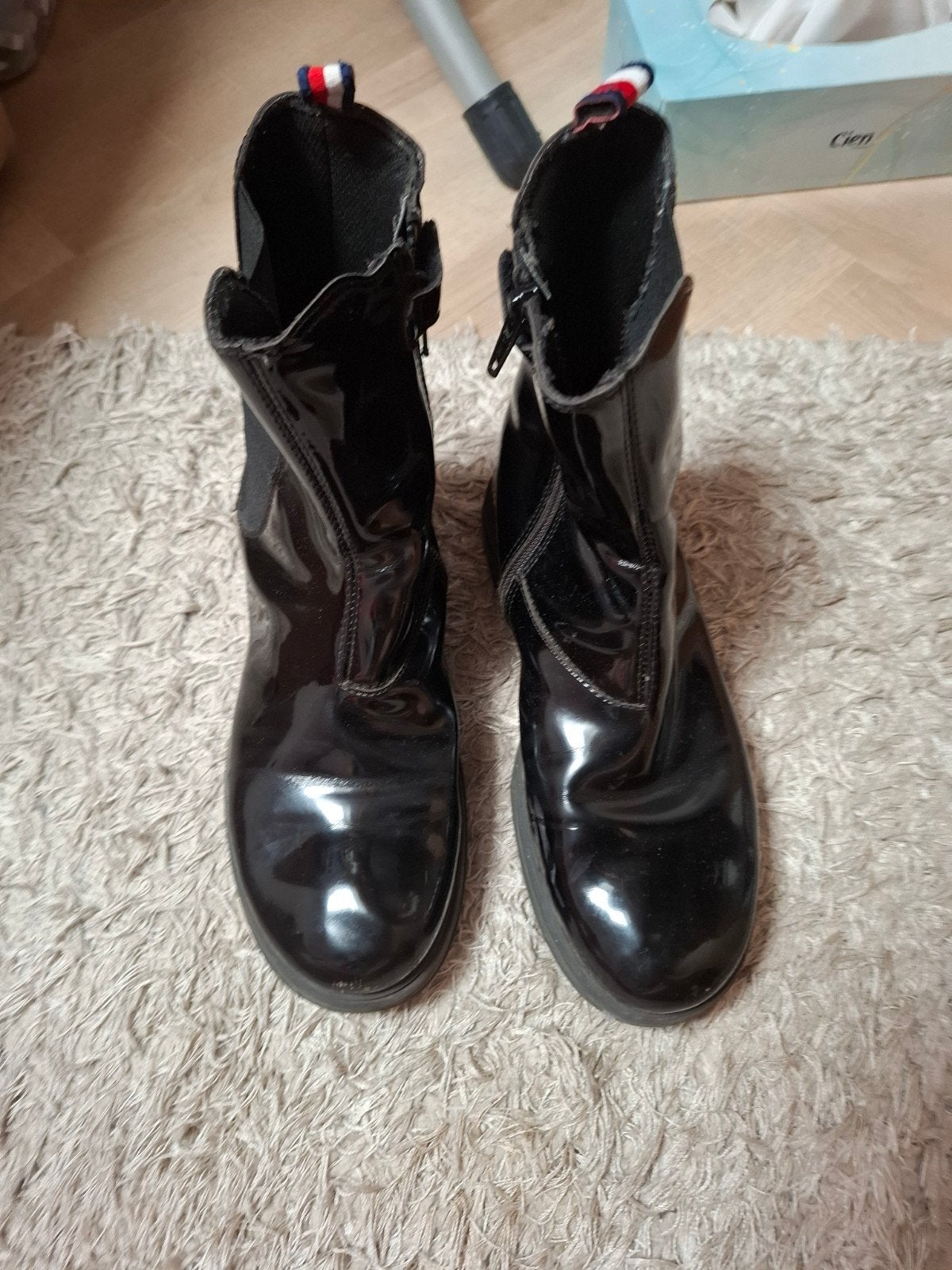 Tommy Hilfiger laarsjes maat 35, Kleding | Dames, Schoenen, Zwart, Lage of Enkellaarzen, Ophalen of Verzenden, Gedragen