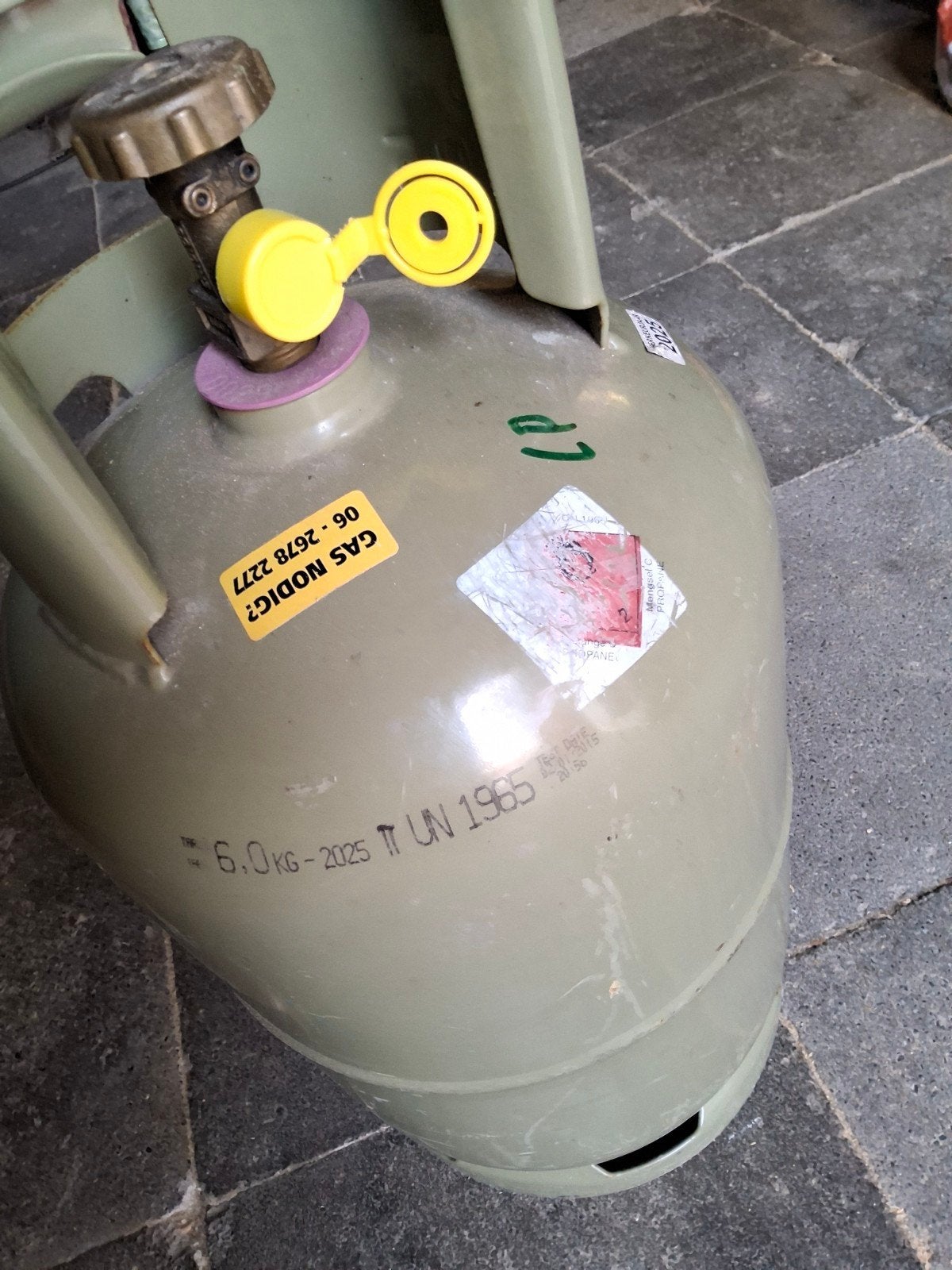 lege gasfles, Ophalen