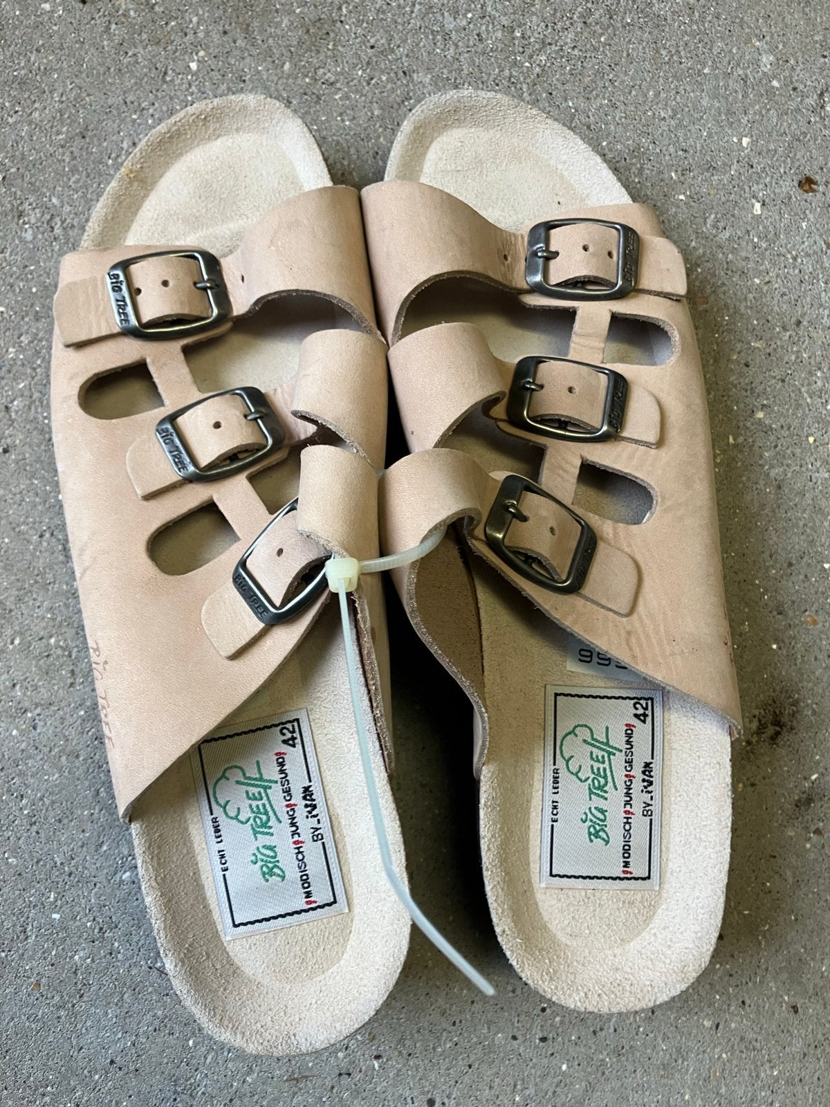Big Tree slippers maat 42 - Nieuwstaat, Ophalen of Verzenden, Nieuw, Beige, Slippers