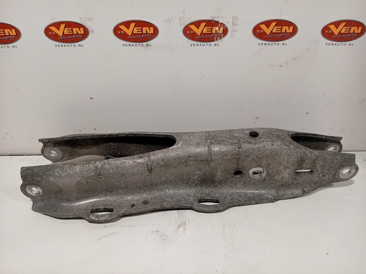Draagarm links achter Mercedes-Benz S-Klasse, Onderdelen@venauto.nl, Van der Ven Autorecycling B.V., Gebruikt, Ettenseweg 76, 4706 PB Roosendaal, The Netherlands