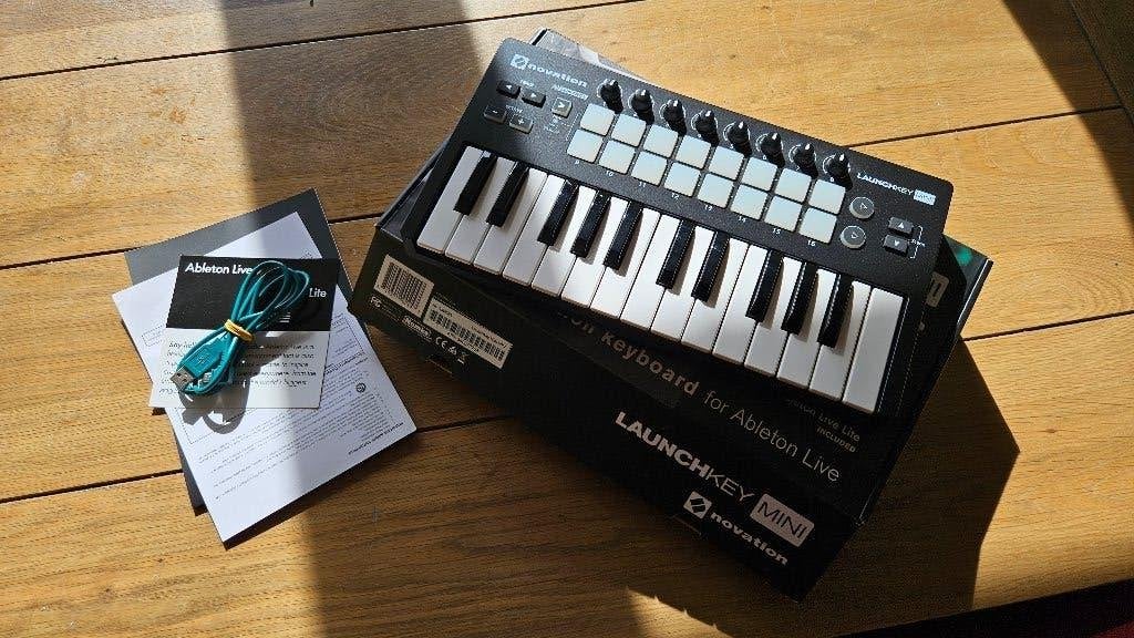 Foto 6 van Novation Launchkey Mini MK2 - MIDI-keyboard