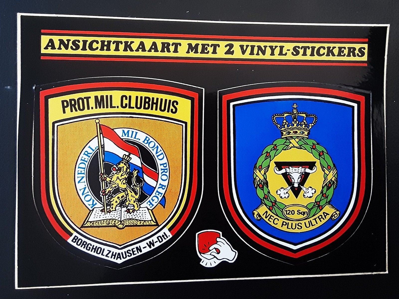 Ansichtkaart met 2 vinyl stickers - Militair, Verzamelen, Ophalen of Verzenden, Nieuw, Overige typen
