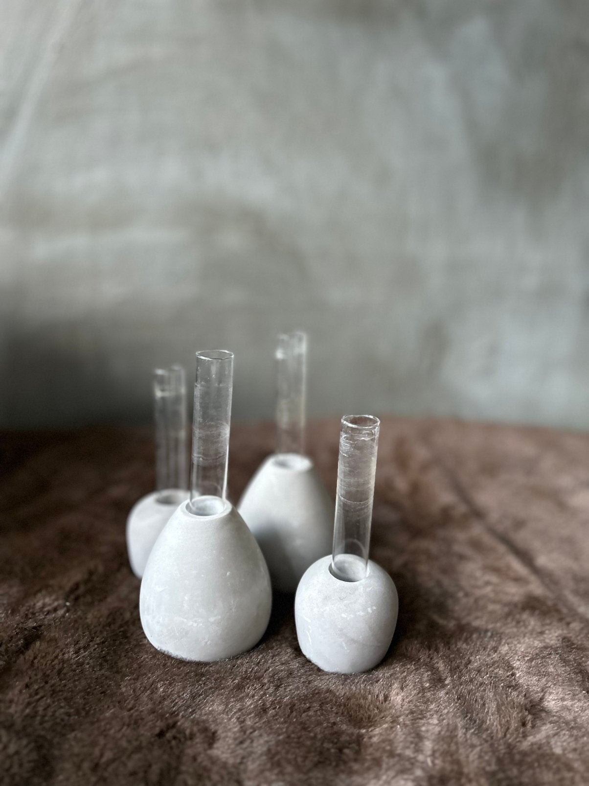 Set van 4 decoratieve stekvaasjes – betonlook met glas, Matte afwerking, Gebruikt, Ophalen of Verzenden, Glas