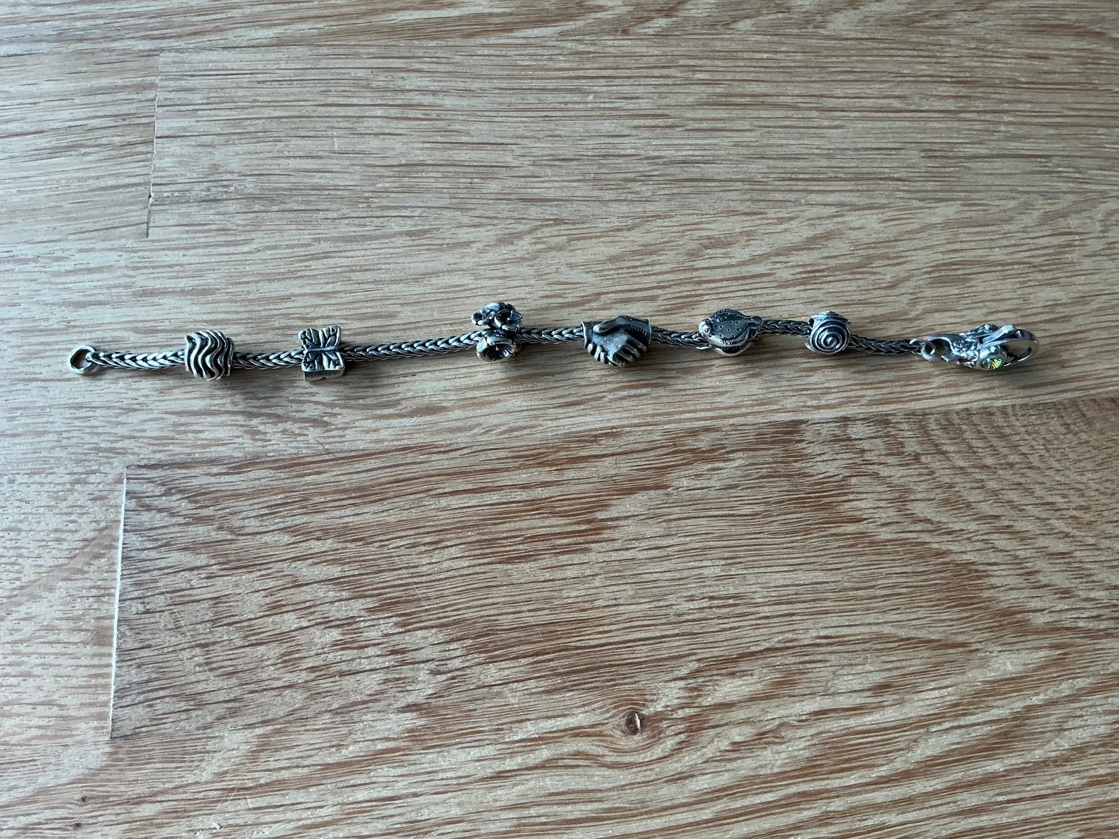 Trolbeads armband met 6 bedels. Mexico slot. Lengte 21 cm., Ophalen of Verzenden, Zo goed als nieuw, Zilver, Overige materialen
