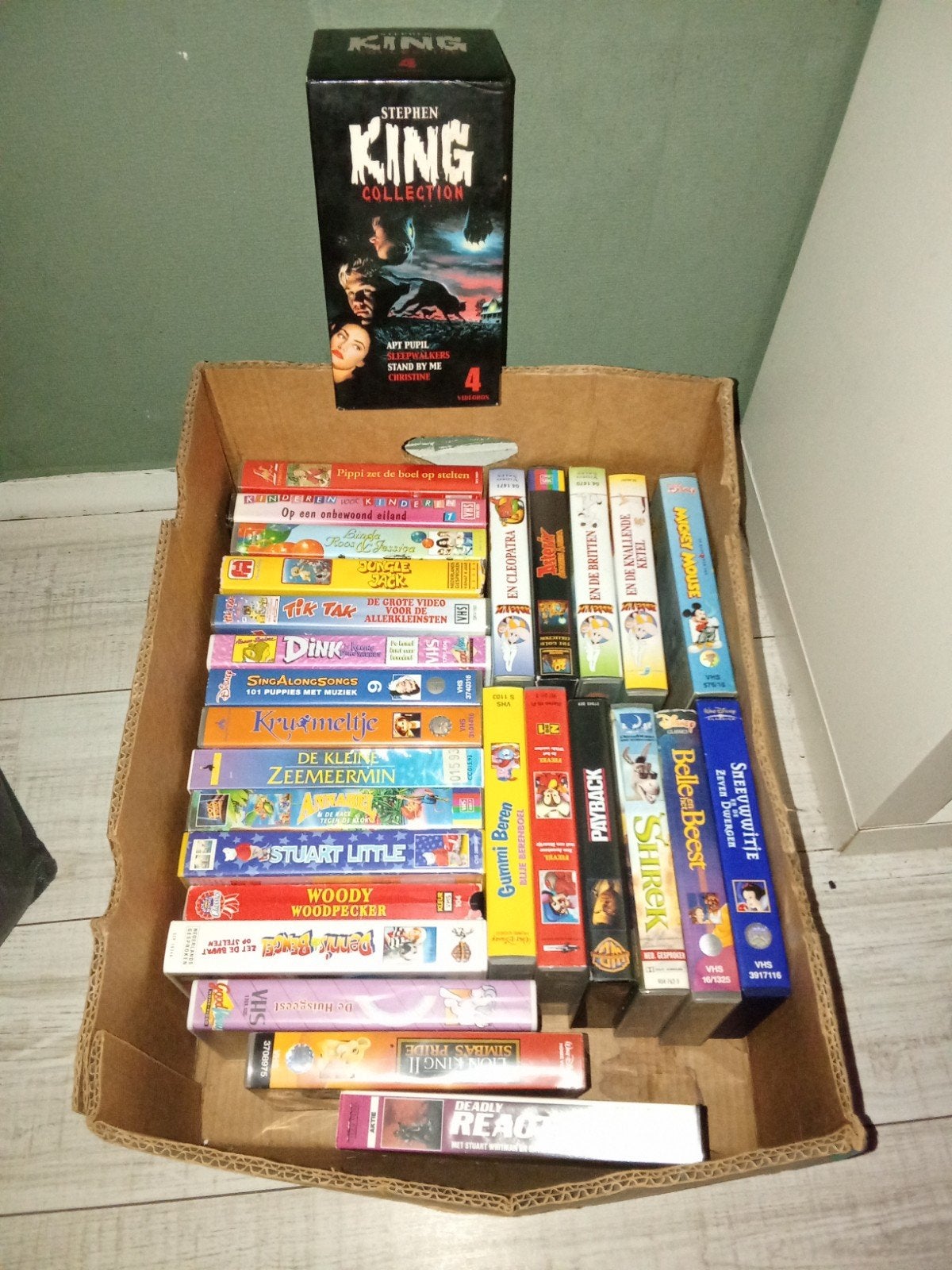 Doos vol VHS banden: Disney, Stephen King en meer (m2458518029) — VHS ...