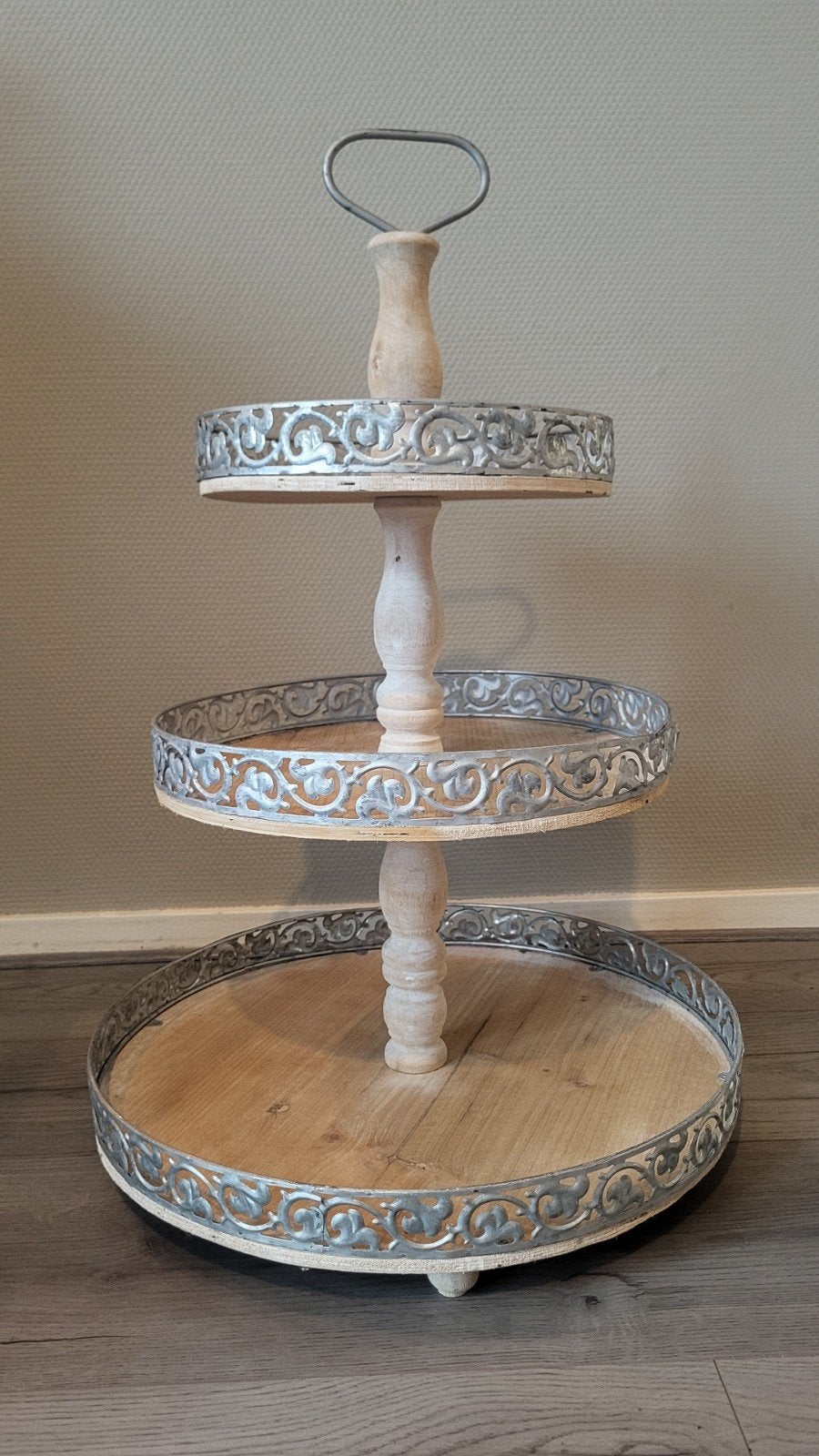 Dienblad etagere 3-laags hout en metaal, Ophalen, Gebruikt, Met opstaande rand, Rond