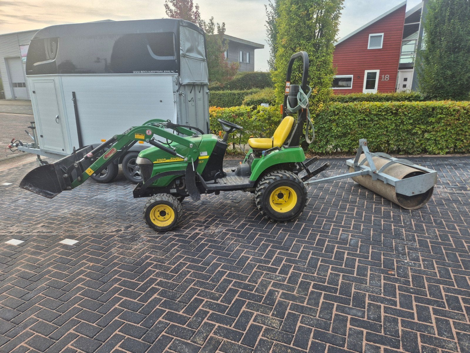 John Deere 2305 met voorlader, rotorkopeg en weiderol, Ophalen, Gebruikt, John Deere, Tot 2500