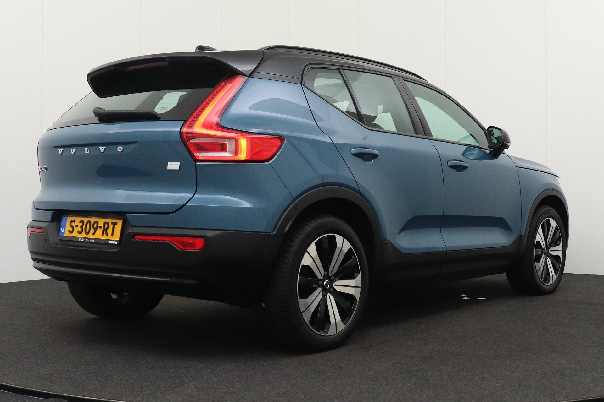 Volvo XC40 Recharge Ultimate 70 kWh (96%SOH) Warmtepomp Pano, Auto's, Volvo, Stof, Gebruikt, Zwart, Blauw