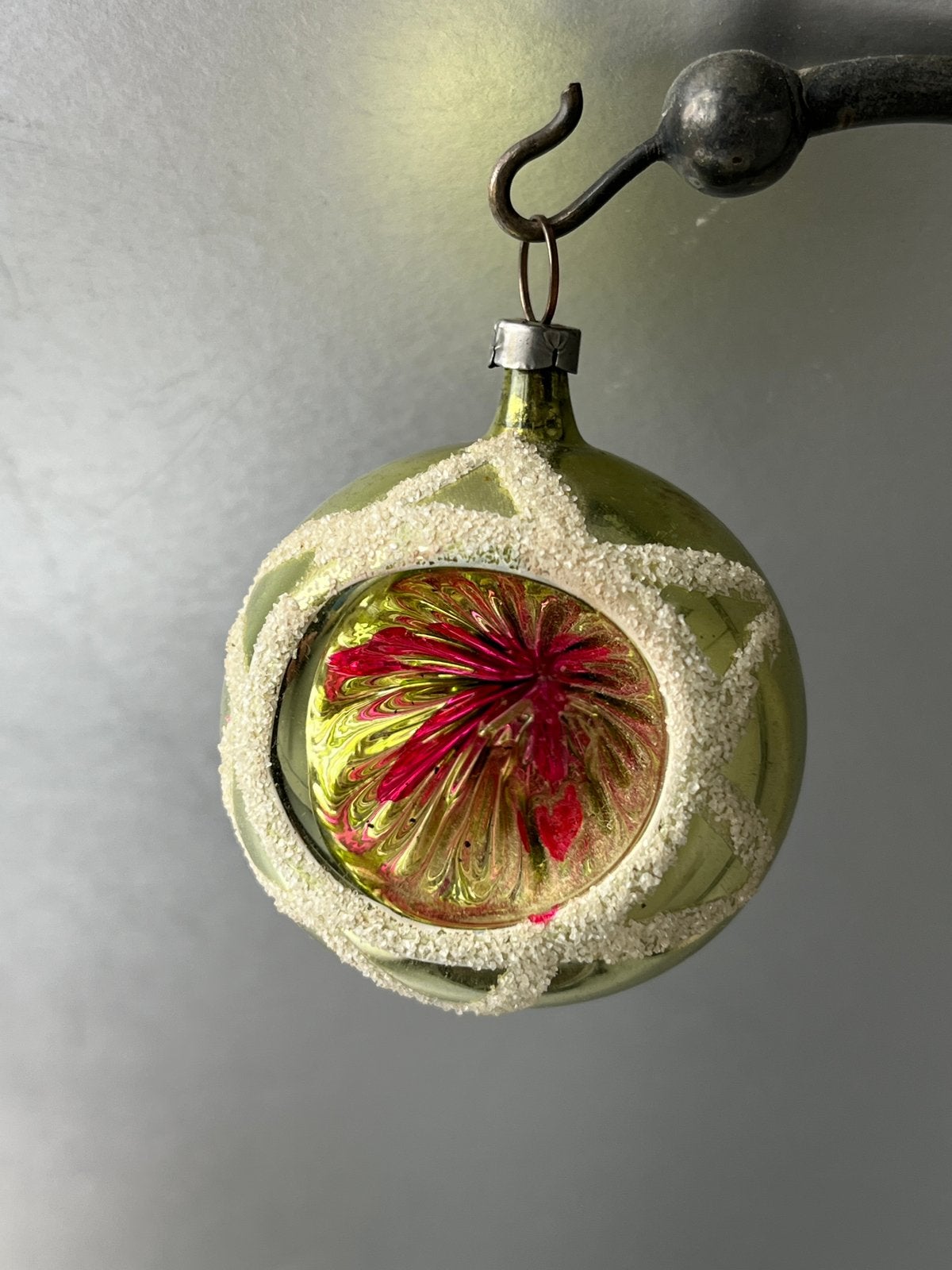 Oude kleine glazen deuk kerstbal (nr. 39), Gebruikt, ., Ophalen of Verzenden, .
