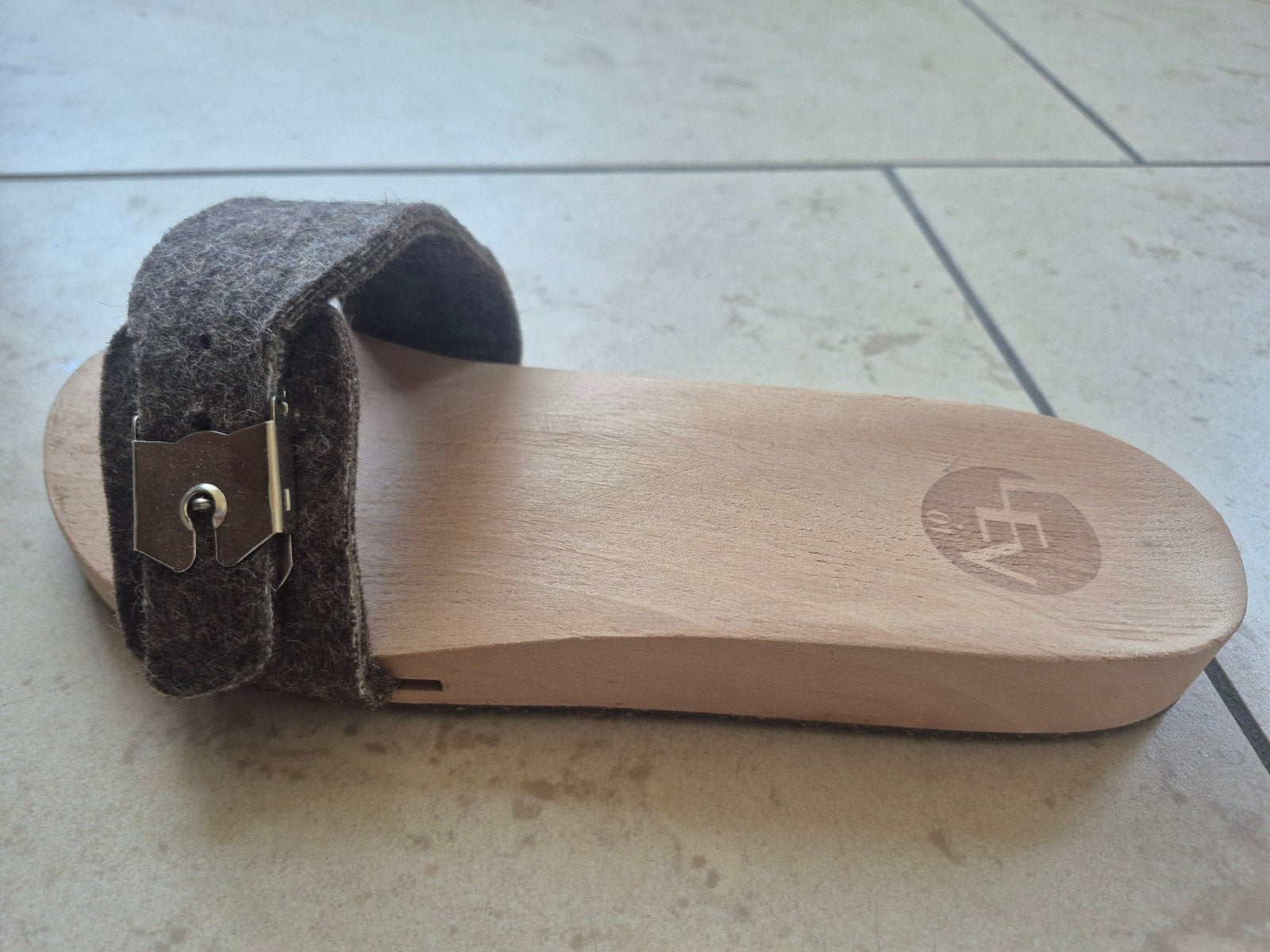 Nieuwe LEV'01 Vilten Klepper Slippers - Maat 38, Kleding | Dames, Schoenen, Ophalen of Verzenden