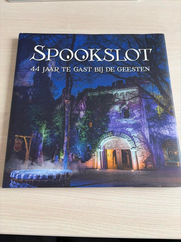 Spookslot Efteling: 44 jaar te gast bij de geesten, Ophalen of Verzenden, Zo goed als nieuw