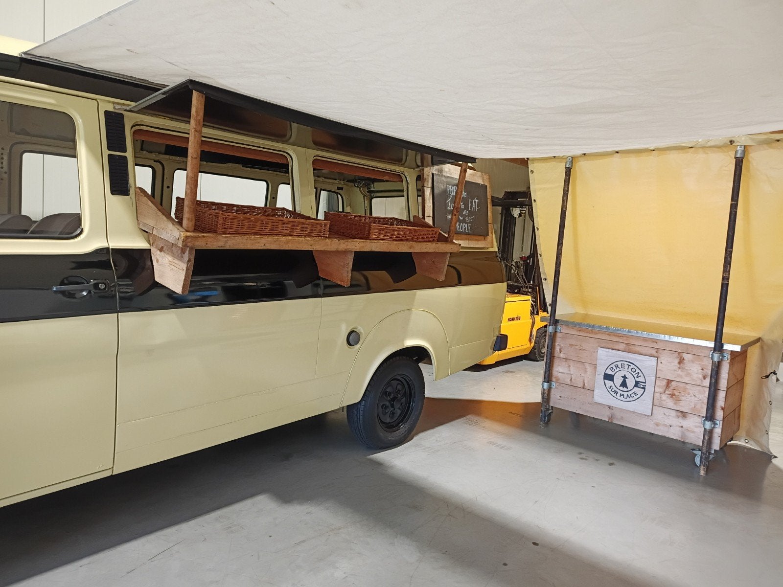 Foto 12 van Ford Transit Foodtruck Benzine belastingvrij APK 2028!