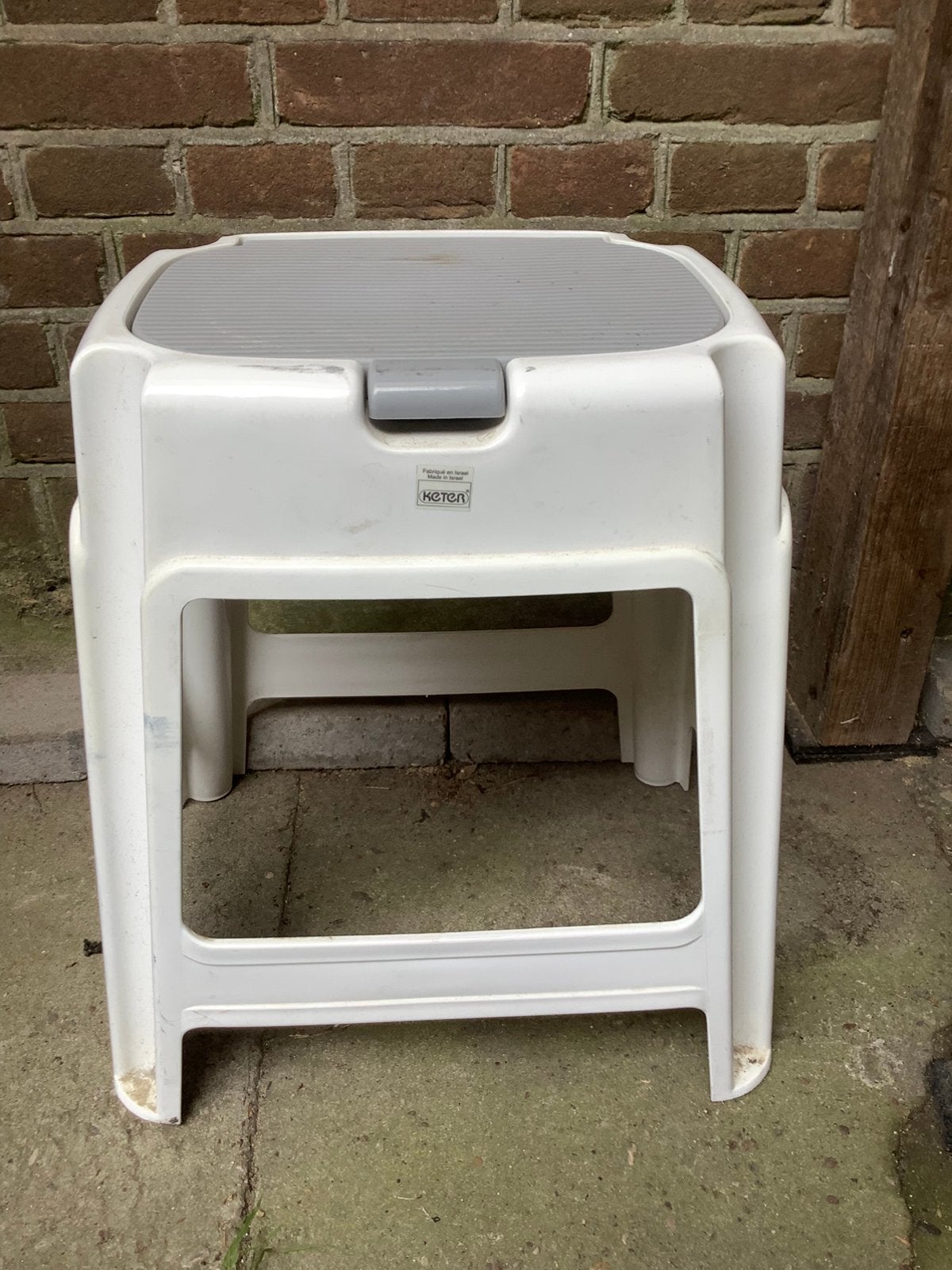 Opstapkrukje met opbergvak wit/ grijs deksel, Huis en Inrichting, Ophalen of Verzenden, Gebruikt, Kunststof