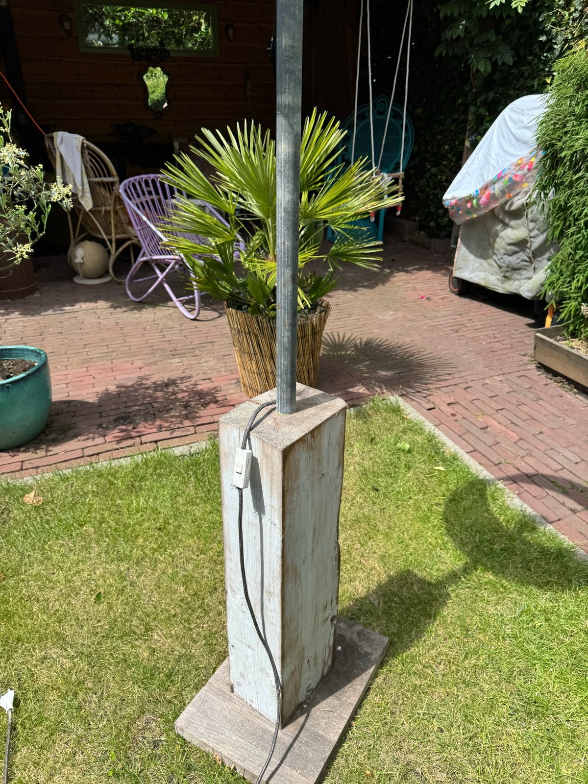 Unieke staande lamp met houten voet en stoffen kap, Huis en Inrichting, Lampen | Vloerlampen, Ophalen, Gebruikt, Hout, 150 tot 200 cm