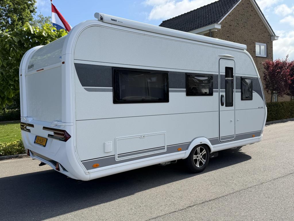Hobby De Luxe 460 LU VERKOCHT, Caravans en Kamperen, Caravans, Rondzit, Hobby, Bedrijf, 4 tot 5 meter