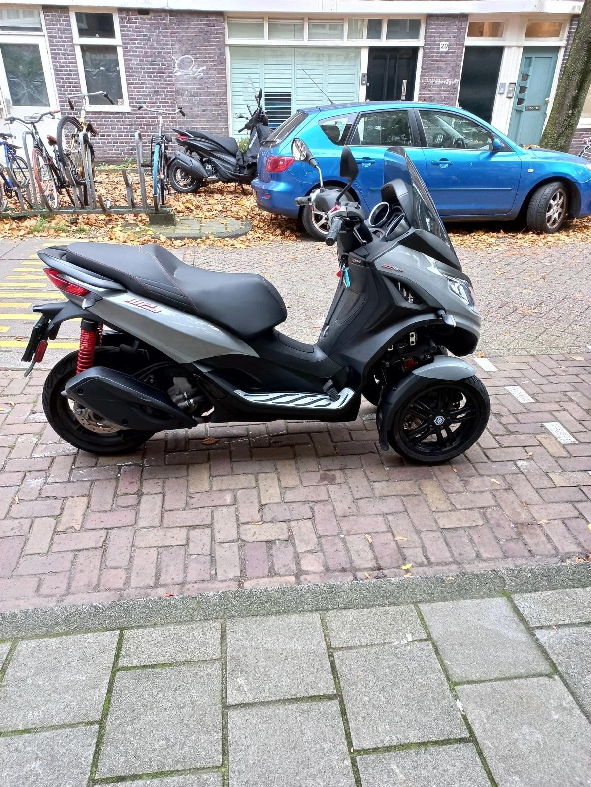 Piaggio MP3 300 HPE Sport - Grijs - Inclusief 2 helmen, Ophalen, Benzine, Overige modellen