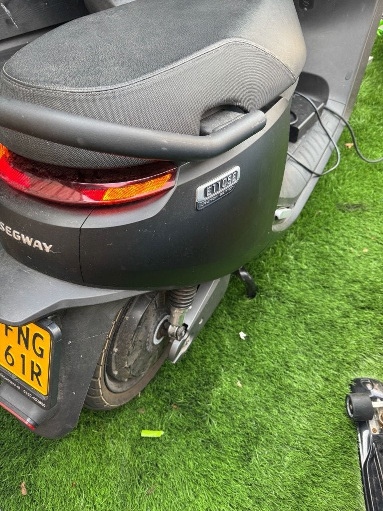 Segway E110 SE launch edition elektrische scooter, Elektrisch, Zo goed als nieuw, Ophalen, Overige merken