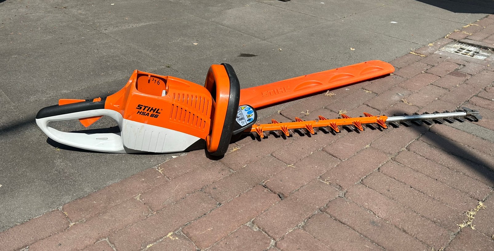 Stihl HSA66 accu heggenschaar, Ophalen, Zo goed als nieuw, Accu