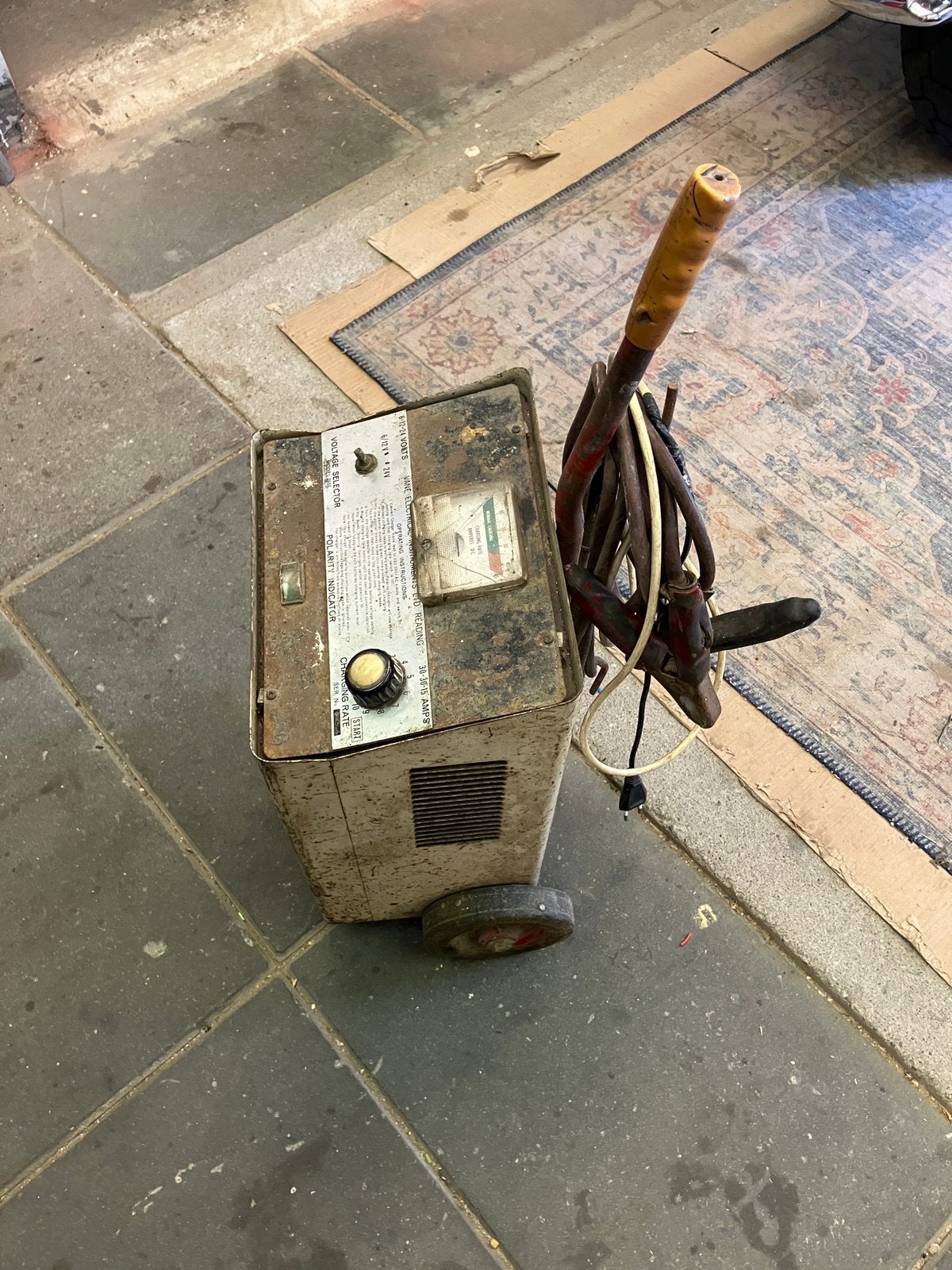 Oude zware accu laadkar loop of sloop of onderdelen, Ophalen, Gebruikt