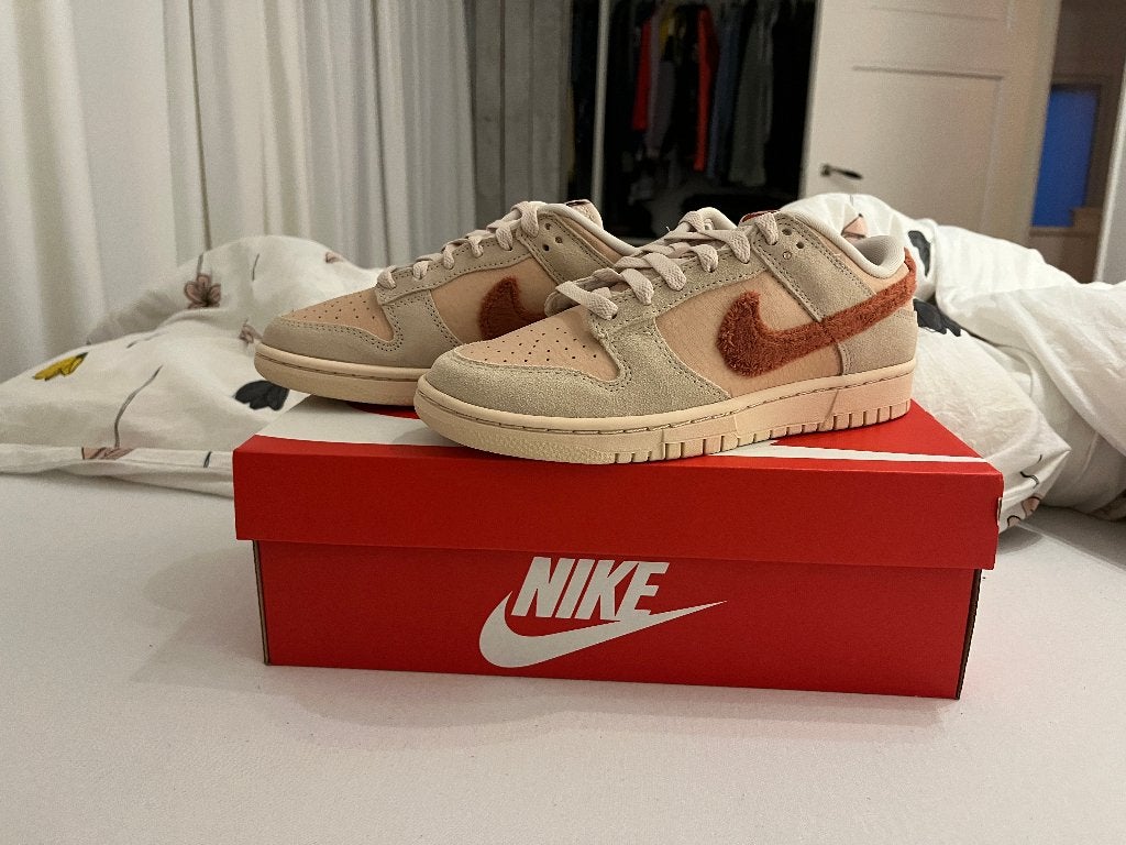 Nike Dunk Low Shimmer - 38,5, Nike, Nieuw, Ophalen of Verzenden, Sneakers of Gympen