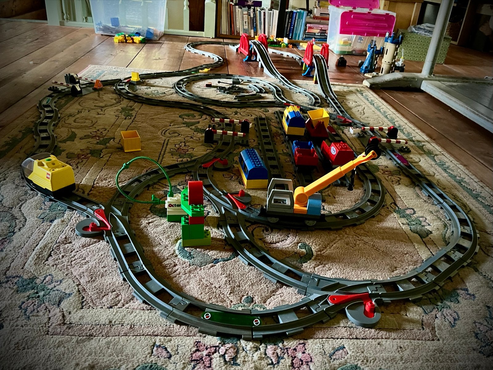 Enorme Duplo treinbaan met zelf rijdende trein, Gebruikt, Overige thema's, Ophalen of Verzenden, Duplo