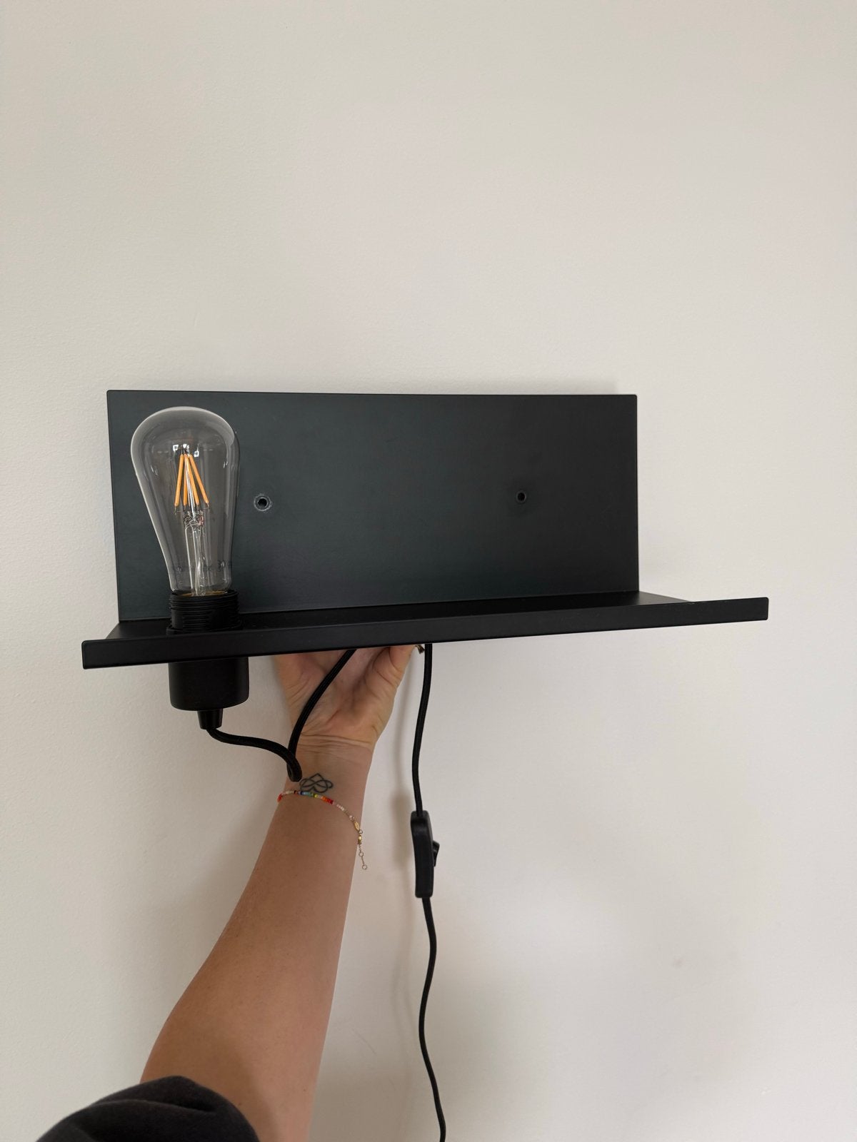 Zwart Nachtkastje met Verlichting - Wandmontage, Minder dan 45 cm, Metaal of Aluminium, Ophalen of Verzenden, Zo goed als nieuw