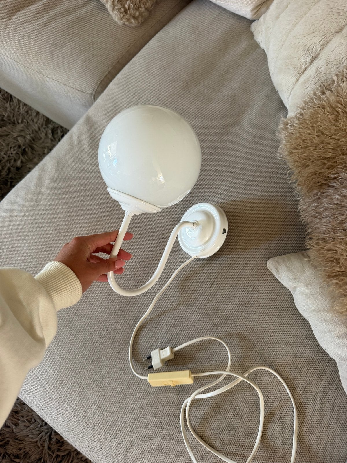 Vintage melkglas wandlamp - bolvormig, Ophalen, Met snoer/stekker, Gebruikt, E27 (groot)