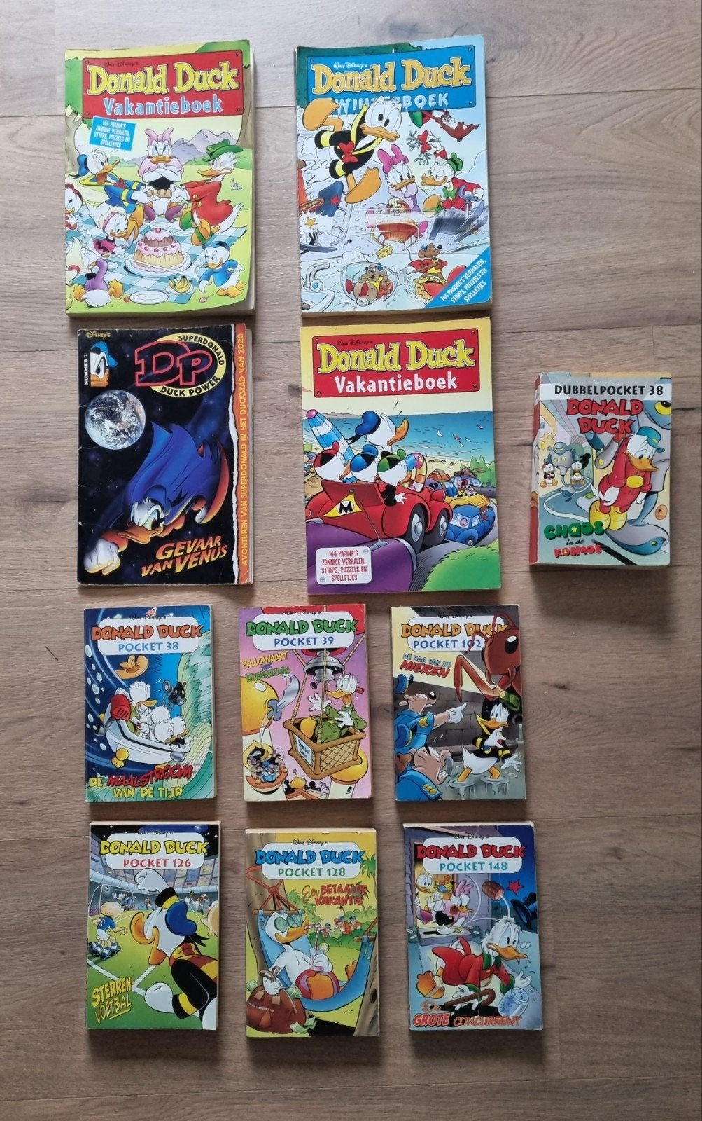 Donald Duck vakantieboek en en pockets• Donald Duck Vakantie, Ophalen of Verzenden, Gelezen