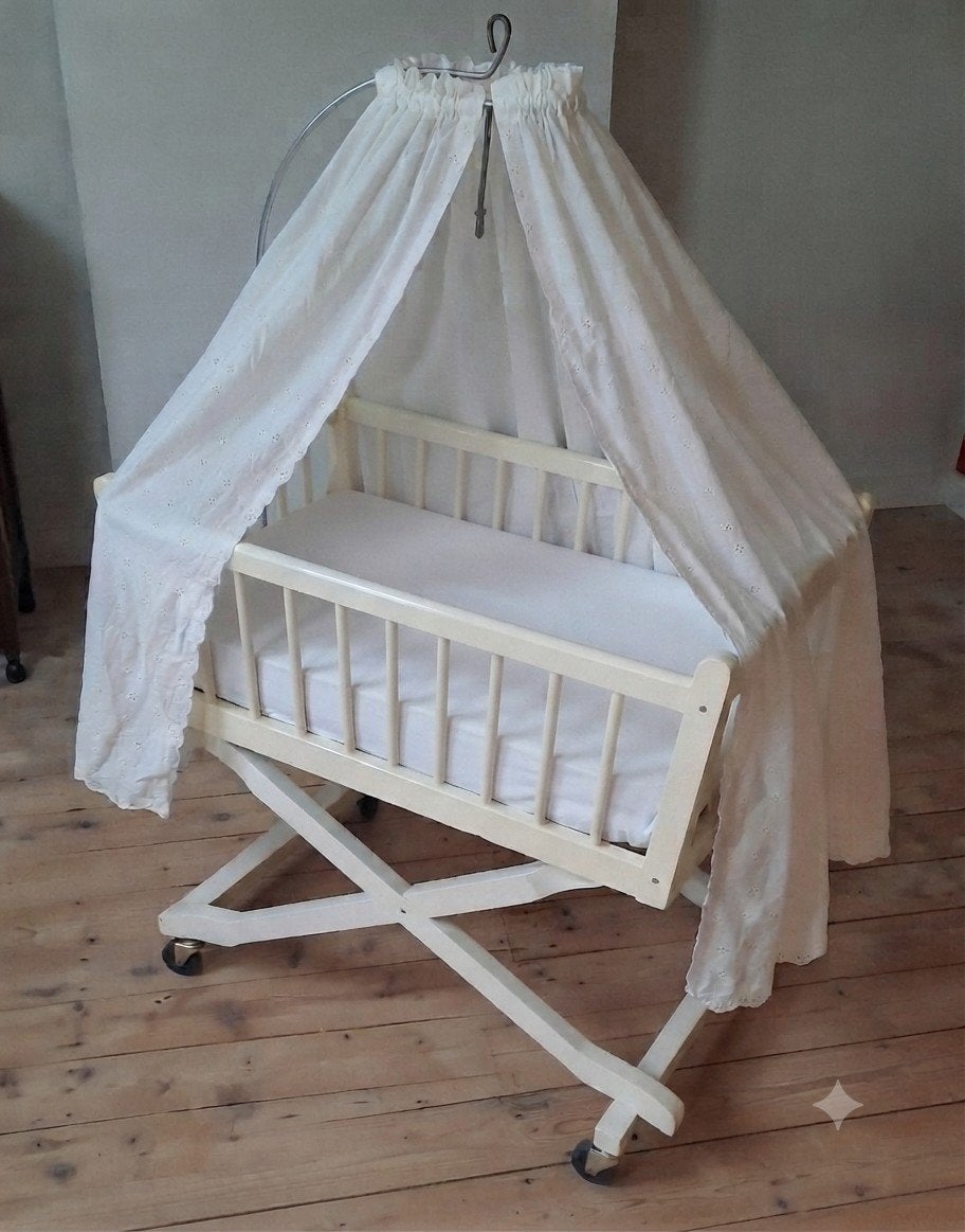 Wieg met hemel en wielen  Vintage, Kinderen en Baby's, Babywiegjes en Ledikanten, Ophalen, Gebruikt, Wieg