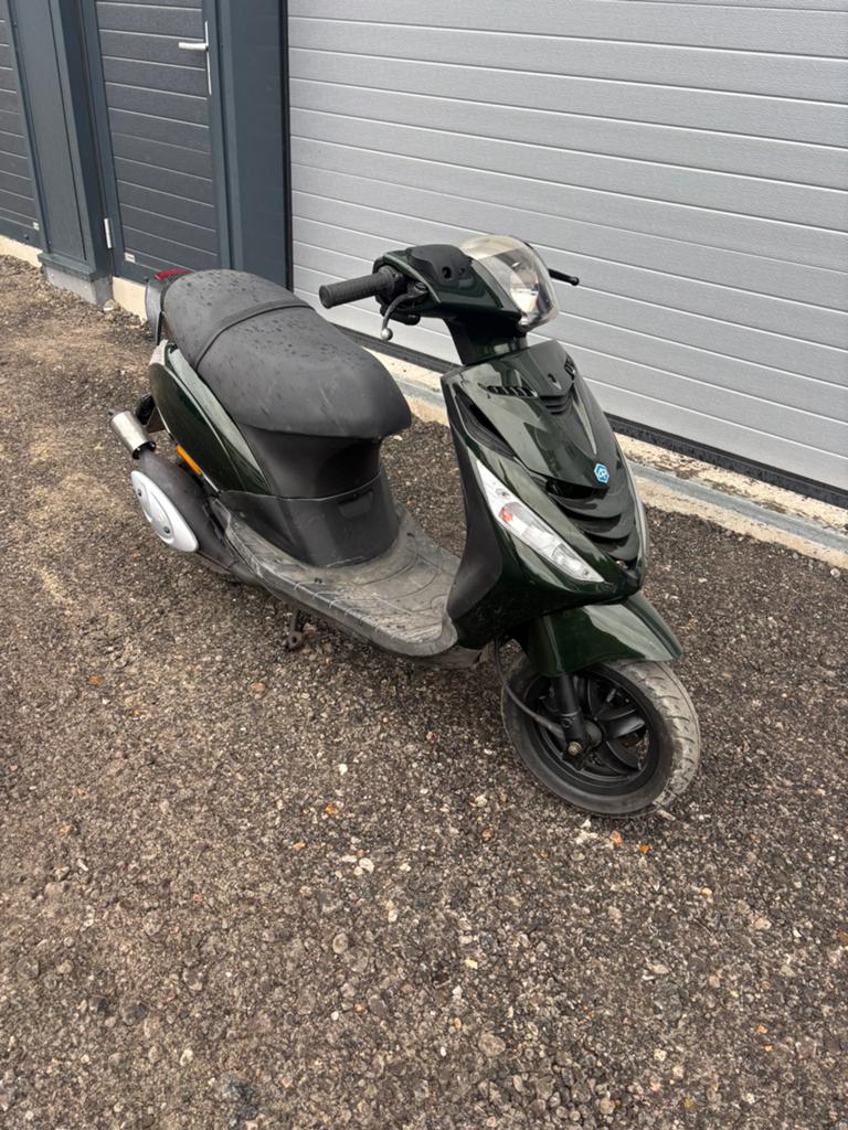 Zip 2t 70cc BROM, Fietsen en Brommers, Scooters | Piaggio, Ophalen of Verzenden, Zo goed als nieuw, Tweetakt, Zip