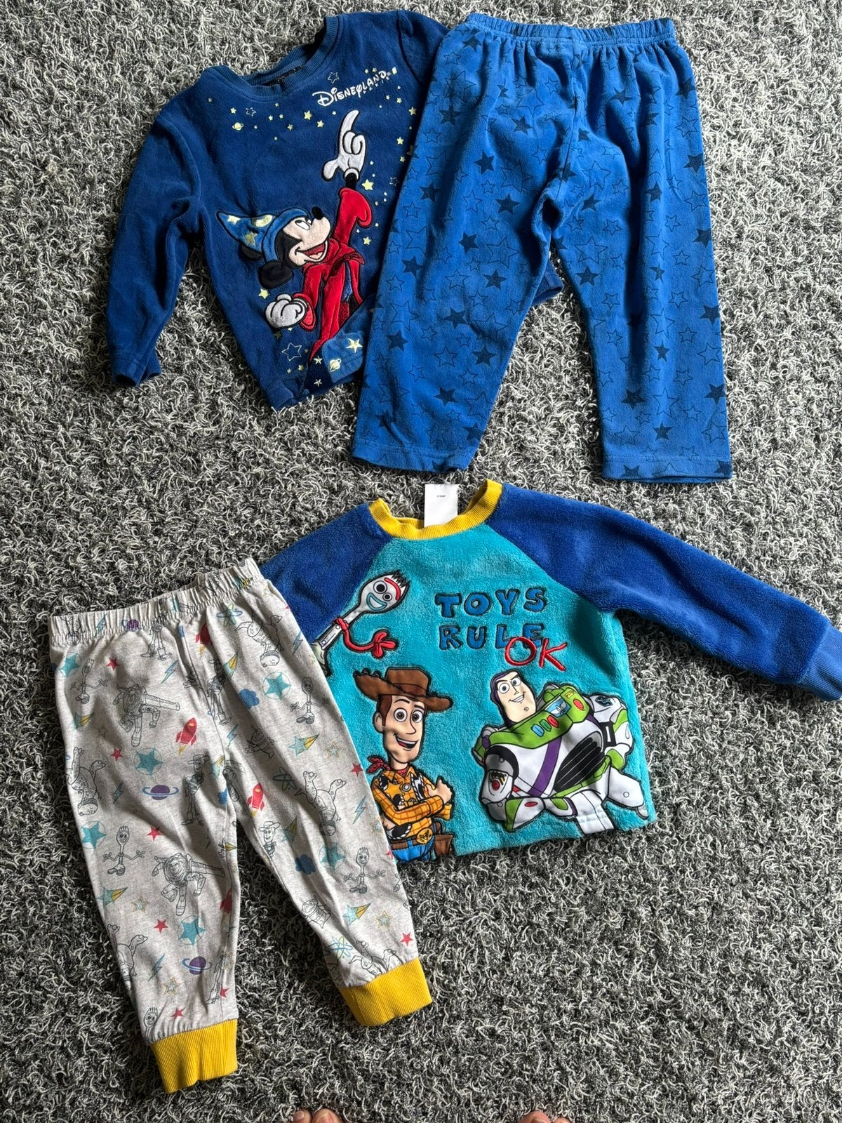 2 disney pyjama’s 2 jaar, Ophalen of Verzenden, Jongen, Nacht- of Onderkleding