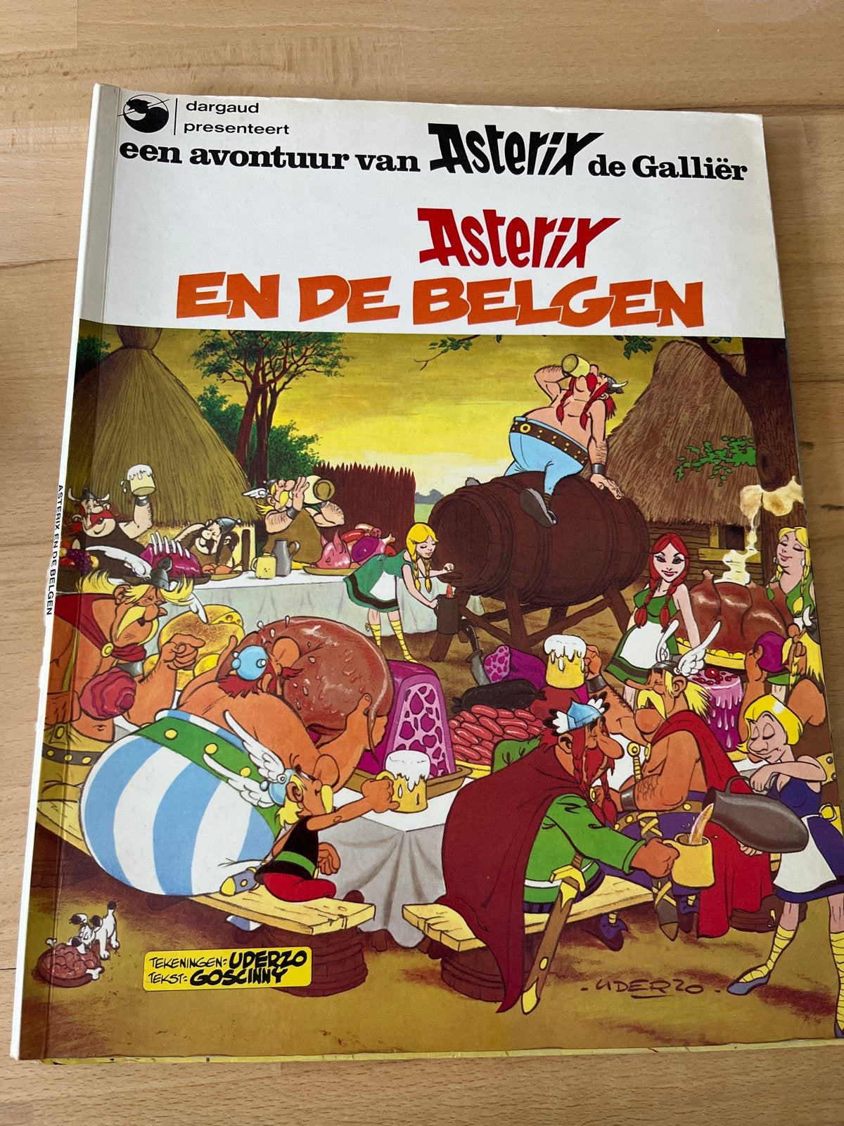 Asterix en de Belgen & De Kampioen - 2 stripboeken, Boeken, Stripboeken, Meerdere stripboeken, Ophalen of Verzenden, Gelezen