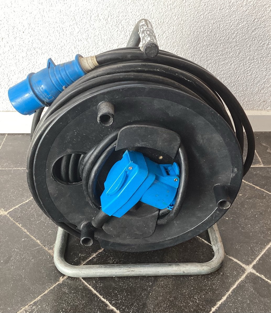 Brennenstuhl CEE Kabelhaspel 50 Meter–Met Extra Stopcontact, Ophalen, Gebruikt