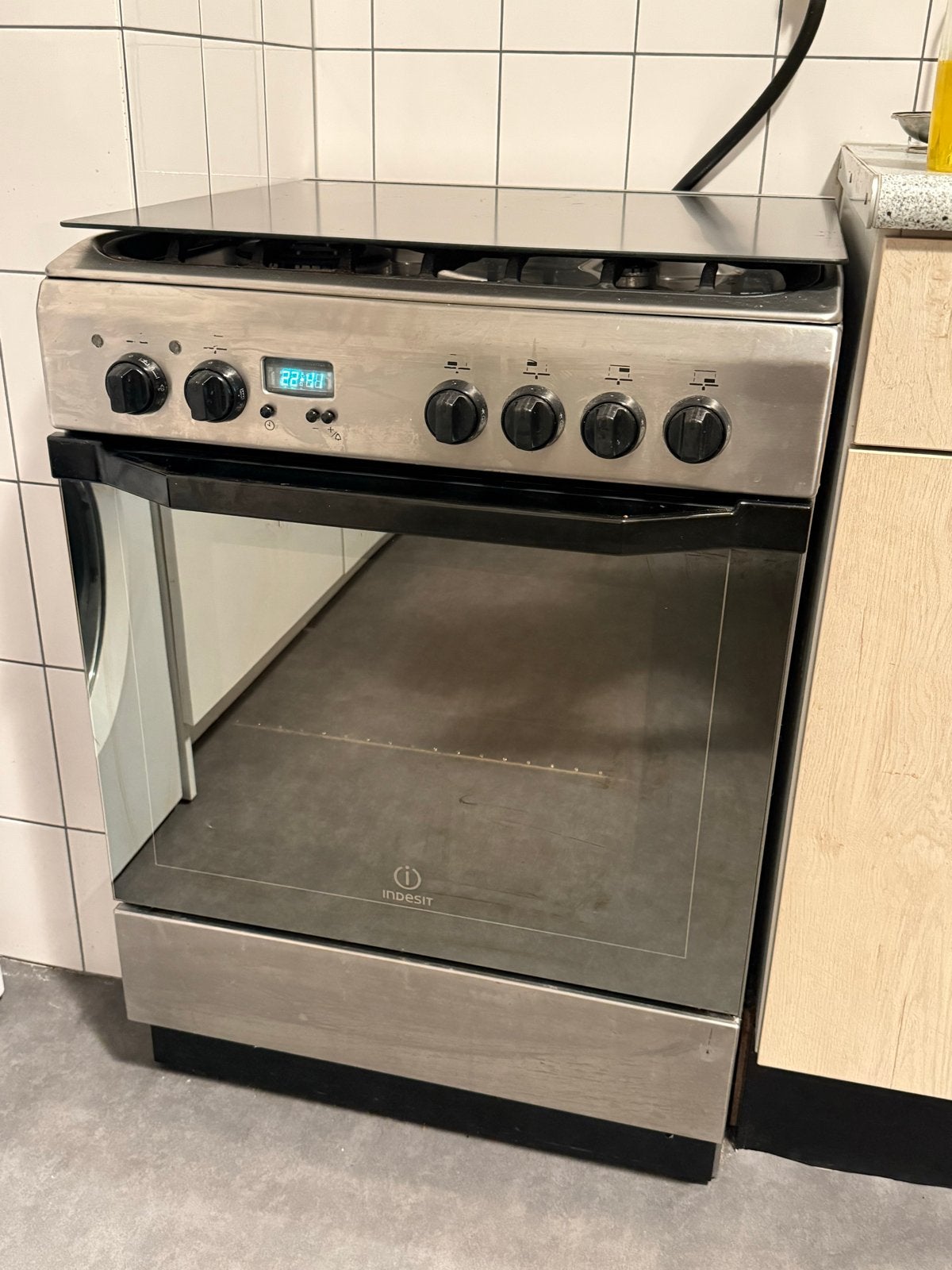 Indesit Vrijstaand Gasfornuis met Oven (60cm), Witgoed en Apparatuur, Fornuizen, Ophalen, 60 cm of meer, 4 kookzones, Zo goed als nieuw
