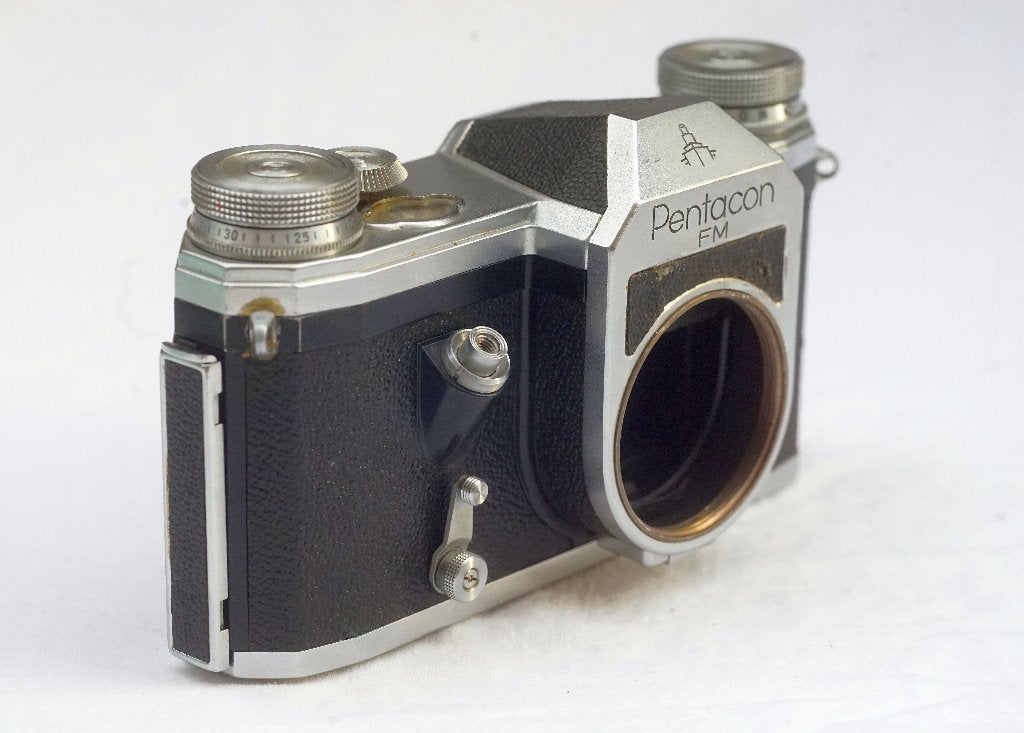 Pentacon FM body (for parts) uit de Zeiss “Contax S”- lijn, Audio, Tv en Foto, Fotocamera's Analoog, Ophalen of Verzenden, Compact