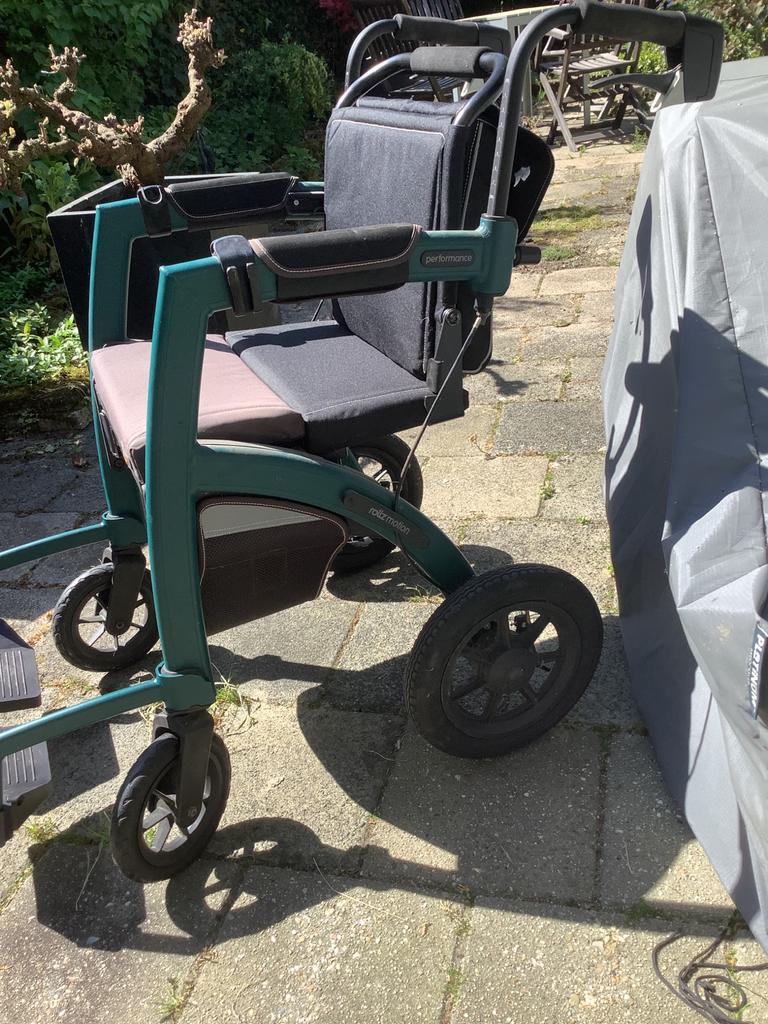 Rollator en rolstoel in één, Ophalen, Opvouwbaar, Zo goed als nieuw