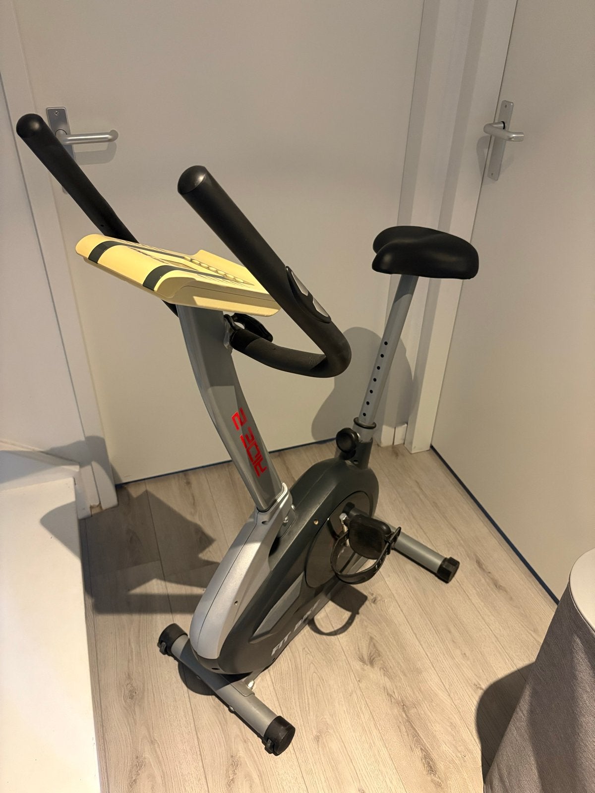 Fit Bike Hometrainer - Indoor Cycle, Ophalen, Kunststof, Gebruikt, Benen