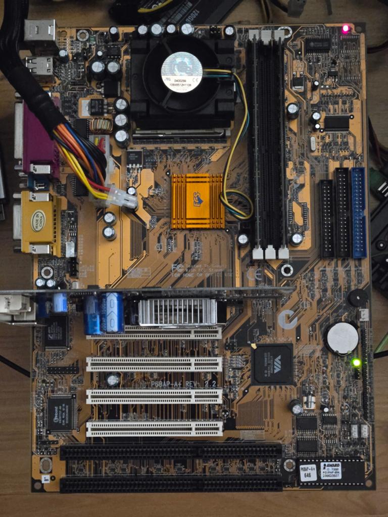ECS P6BAP-AP Ver 1.3 met Pentium III CPU socket 370 Sblink, Socket 370, Gebruikt, Overige soorten, Ophalen of Verzenden