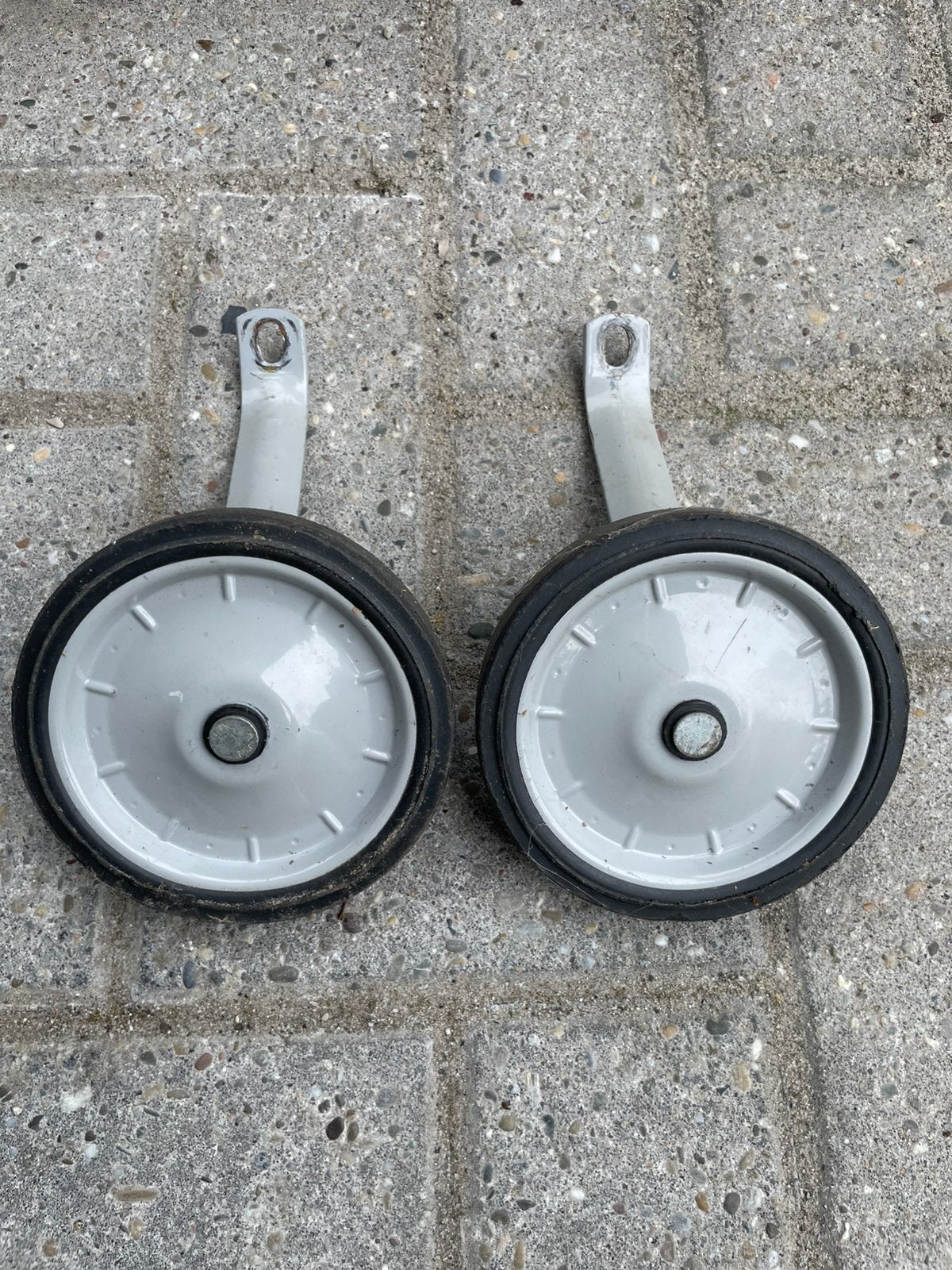 Gratis zijwieltjes, Ophalen, Gebruikt, Minder dan 16 inch, Zijwieltjes