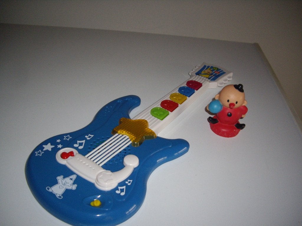 bumba gitaar met 2 poppetjes, Ophalen, Zo goed als nieuw, Overige typen, Met licht