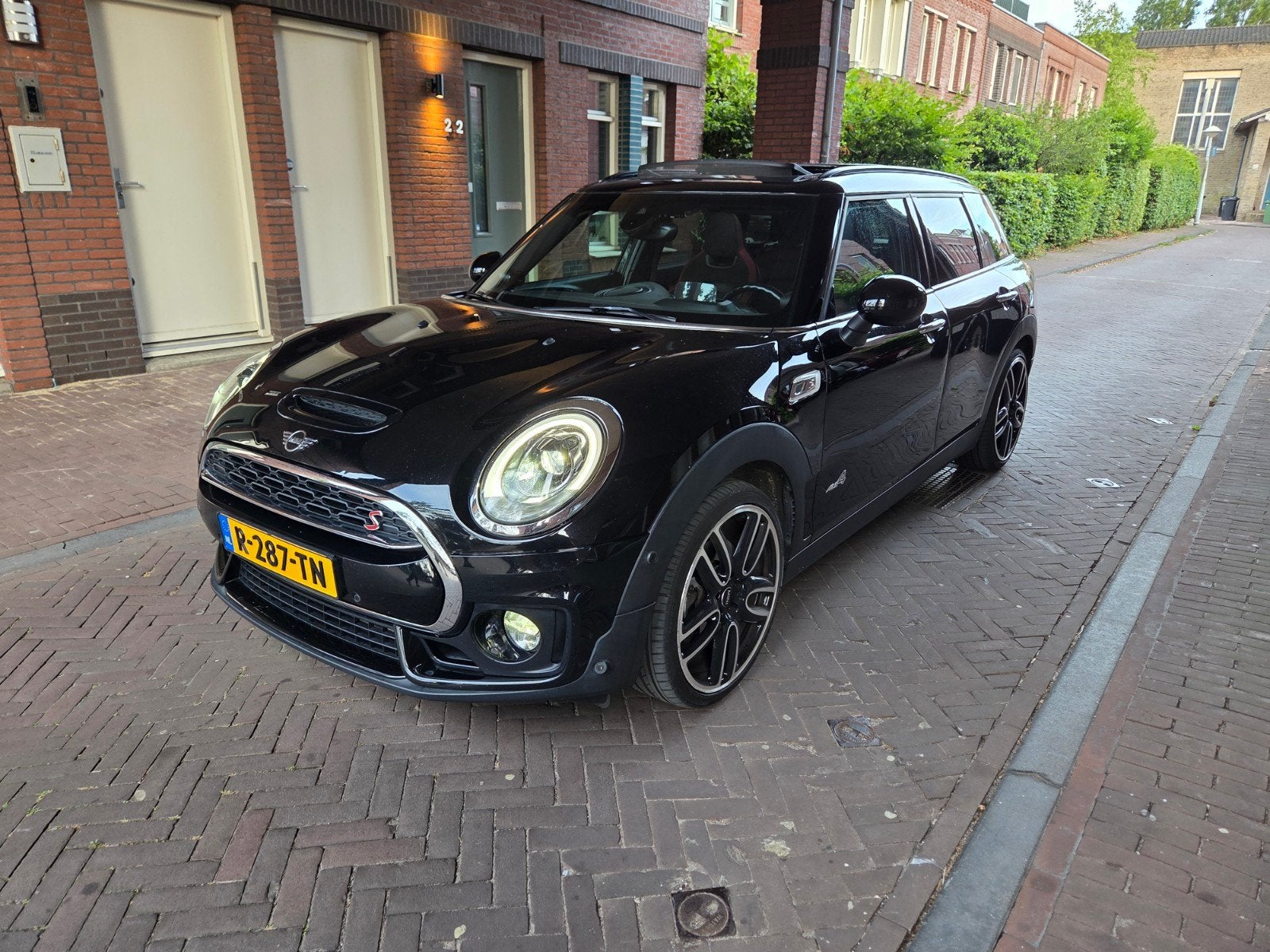 Mini Clubman 2.0 S All4 AUT JCW PANO HDUP LED KEYLESS CAM HK, Automaat, 1998 cc, 1435 kg, Zwart