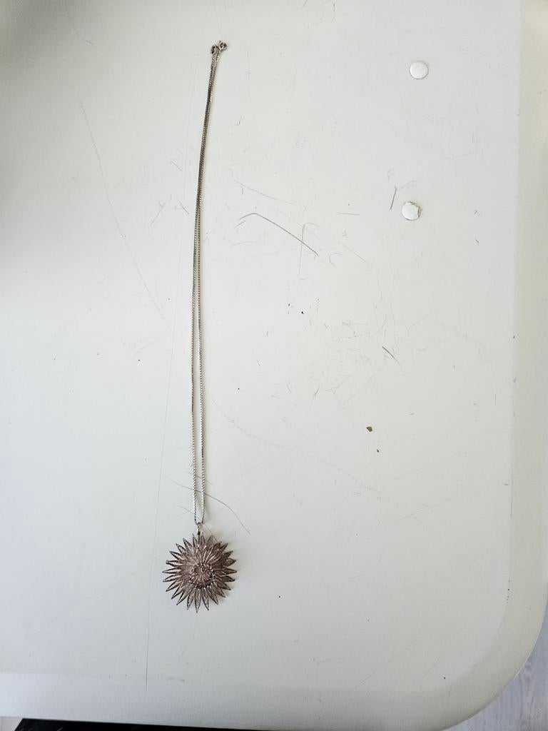 Zilveren ketting met filigraan bloem hanger, Sieraden, Tassen en Uiterlijk, Kettingen, Met hanger, Gebruikt, Ophalen of Verzenden