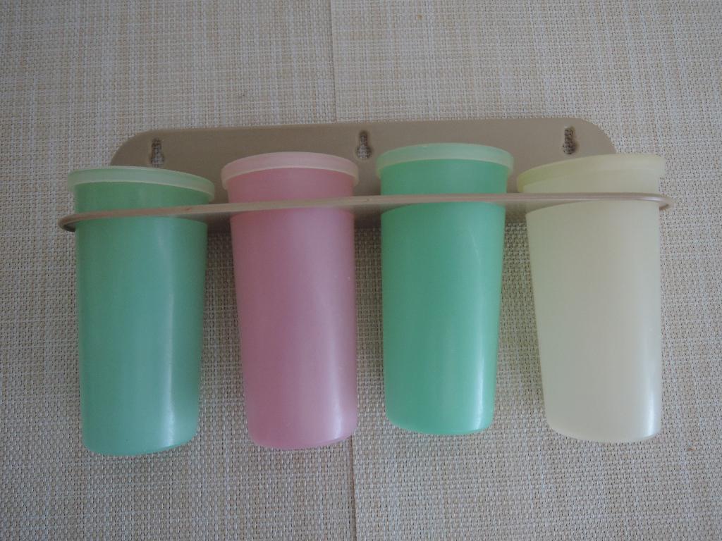Vier vintage Tupperware bekers met wandrekje, Ophalen of Verzenden, Gebruikt, Overige typen