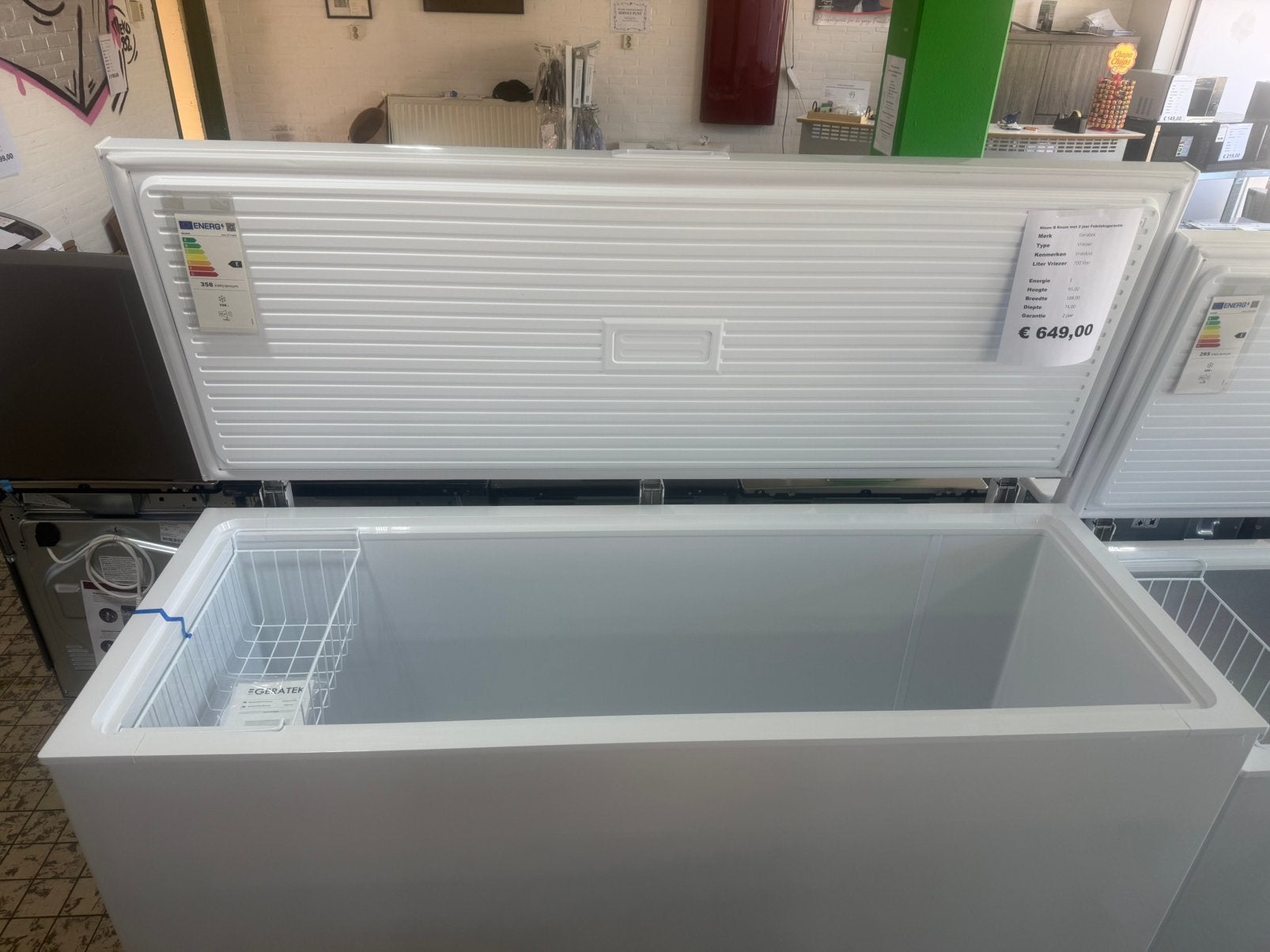Vrieskist 700 liter nieuw 188 breed 74 diep 95 hoog vriezer