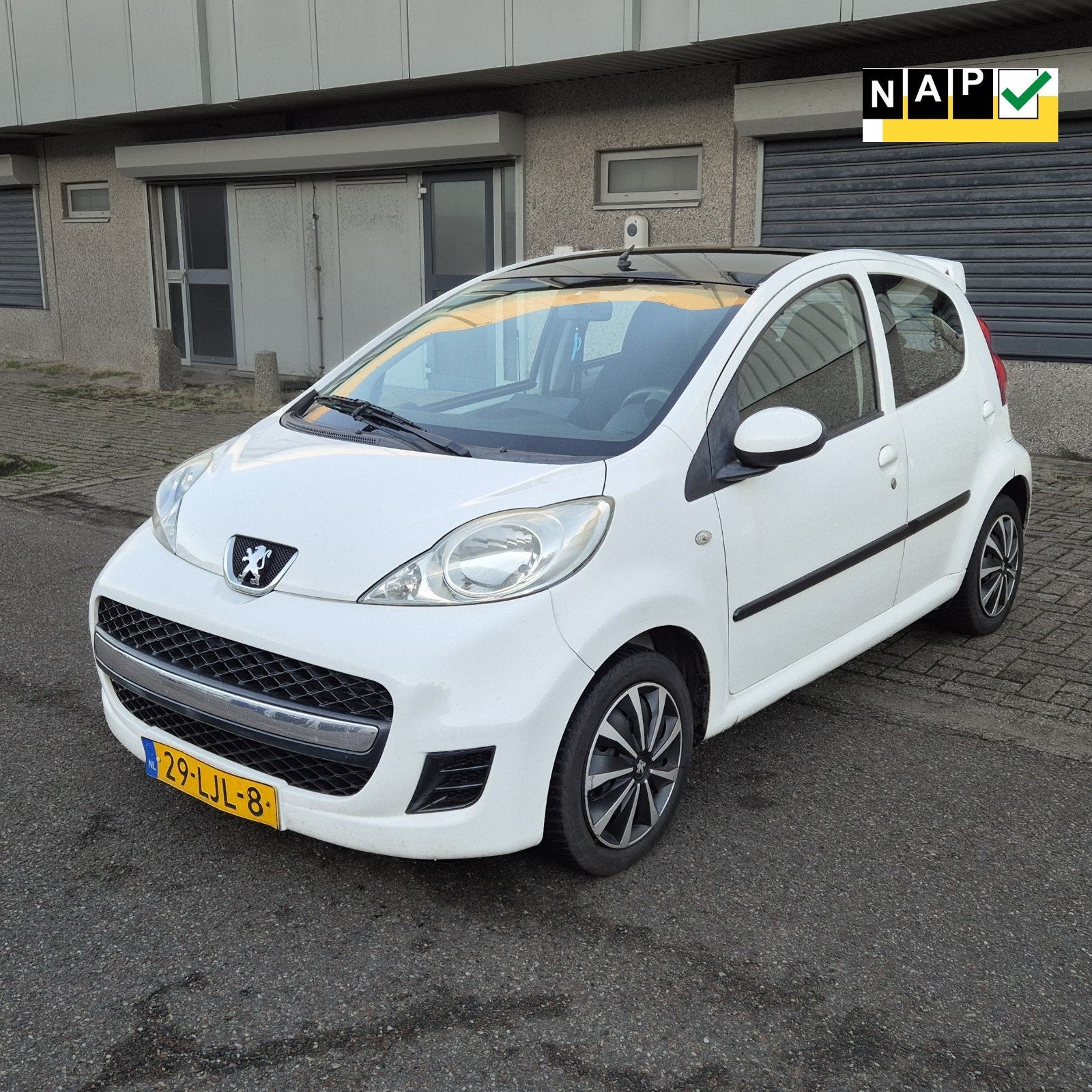 Peugeot 107 2010 | N.A.P | Airco | Carplay | Rijdt perfect, Voorwielaandrijving, 4 stoelen, Origineel Nederlands, Bedrijf