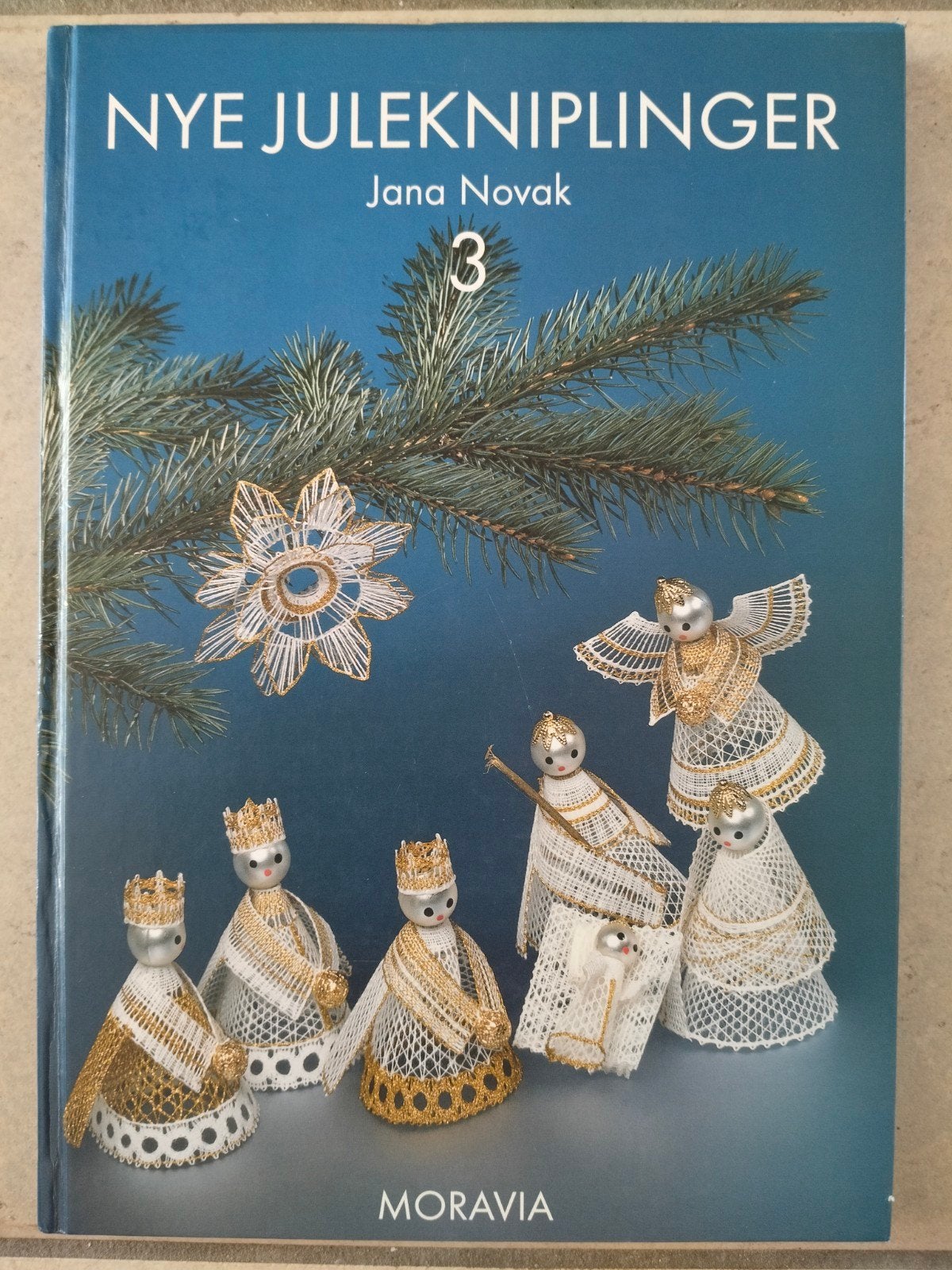 Nye Julekniplinger - Jana Novak - Kerst Knippatronen, Hobby en Vrije tijd, Kantklossen, Ophalen of Verzenden, Zo goed als nieuw