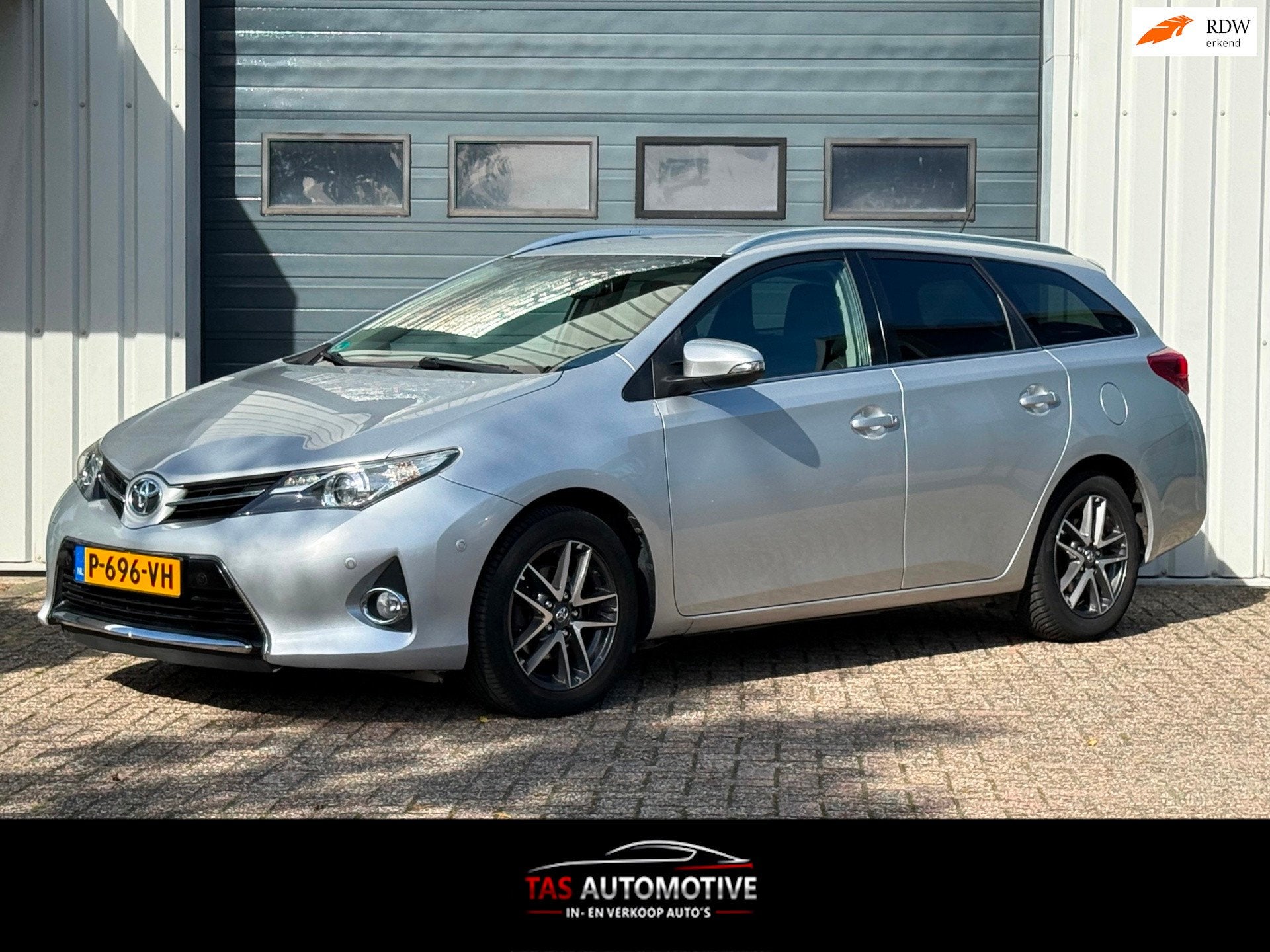 Toyota Auris Touring Sports 1.6 Aspiration CRUISE / CLIMA, Voorwielaandrijving, Euro 5, 450 kg, Gebruikt